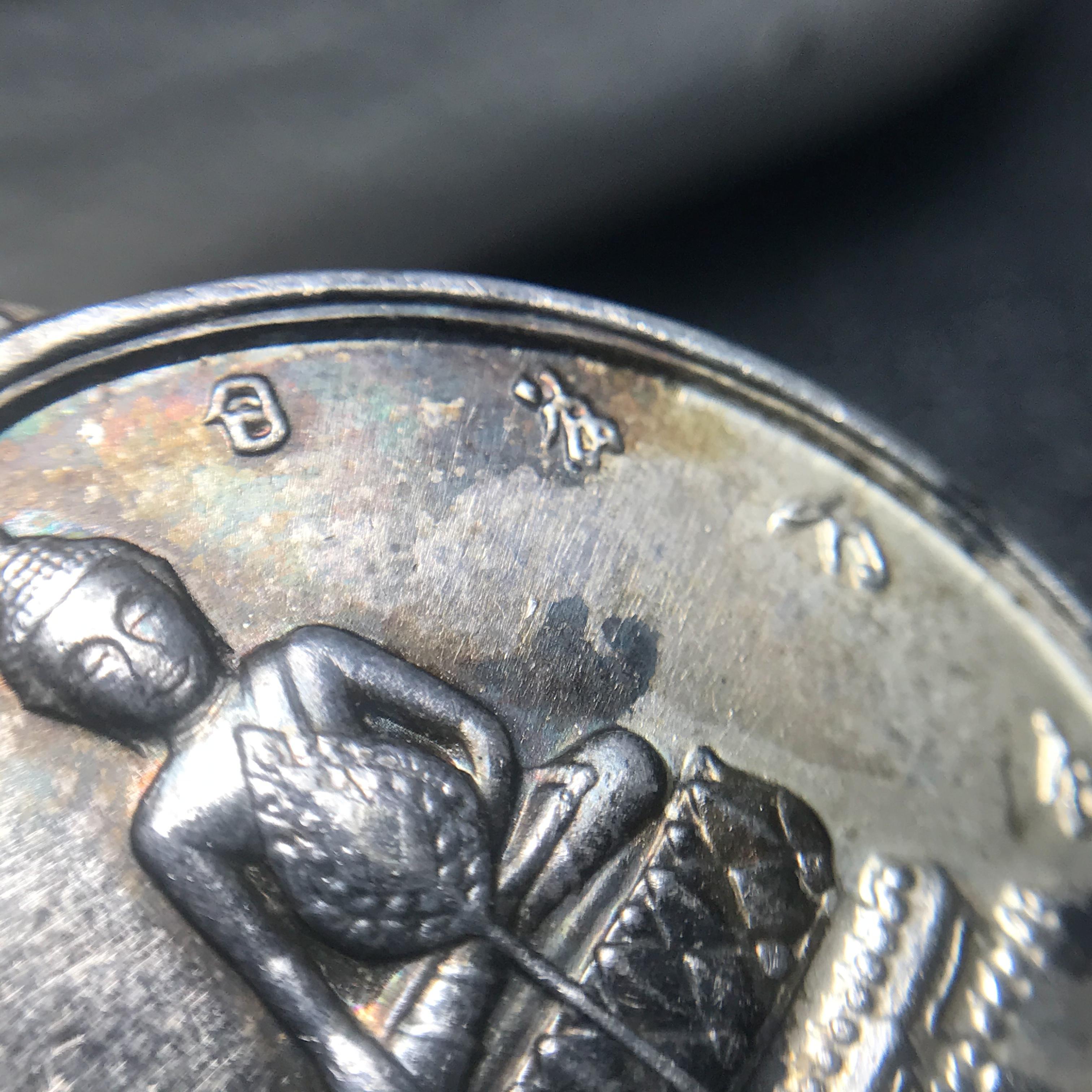 เหรียญพระชัยหลังช้าง หลัง สก. ปี 2535 เนื้อเงินพร้อมกล่องบรรจุเดิม พิธีใหญ่ สภาพสวยผิวเดิมๆ หายากมาก