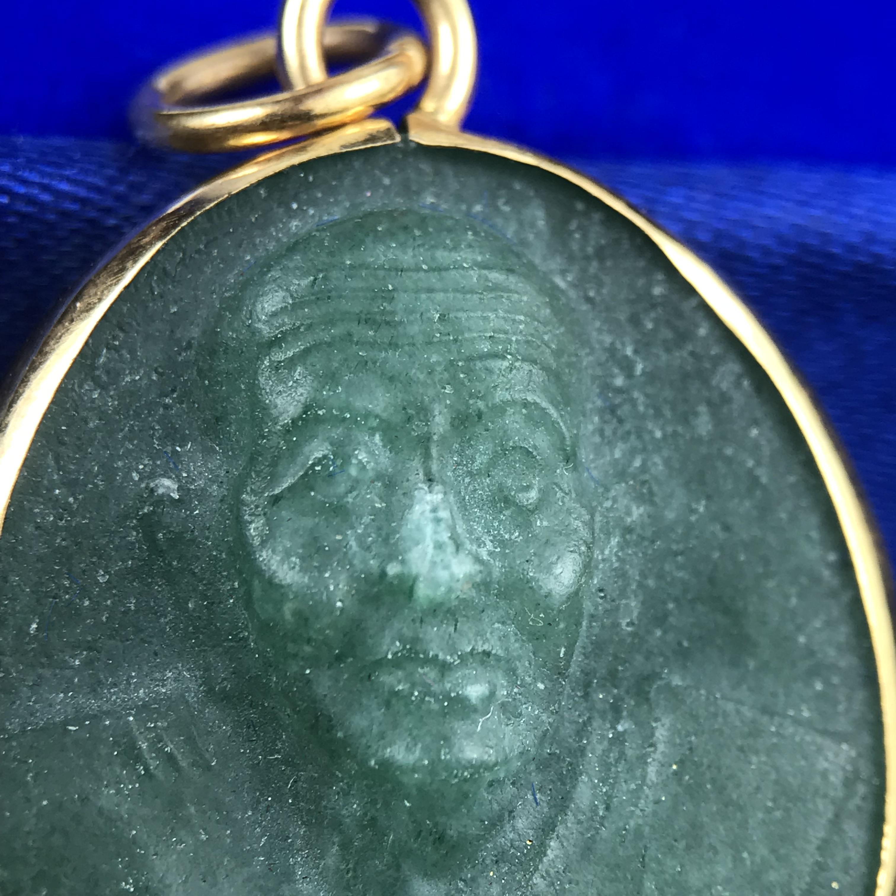 หลวงปู่ทวด วัดพะโคะ จ.สงขลา ปี 2543 เหรียญหยกรูปไข่(เลี่ยมทองคำ) ขนาด 2.2 x 2.5 ซม. ด้านหลังแผ่นโค๊ตทองคำ สร้างโดยสมาคมชาวเพชรบุรี “สมเด็จเจ้าพะโคะหลวงปู่ทวดเหยียบน้ำทะเลจืด” ครั้งแรกแห่งประวัติศาสตร์(สวยงามเป็นของล้ำค่าหายากมาก)สภาพสวยสมบูรณ์