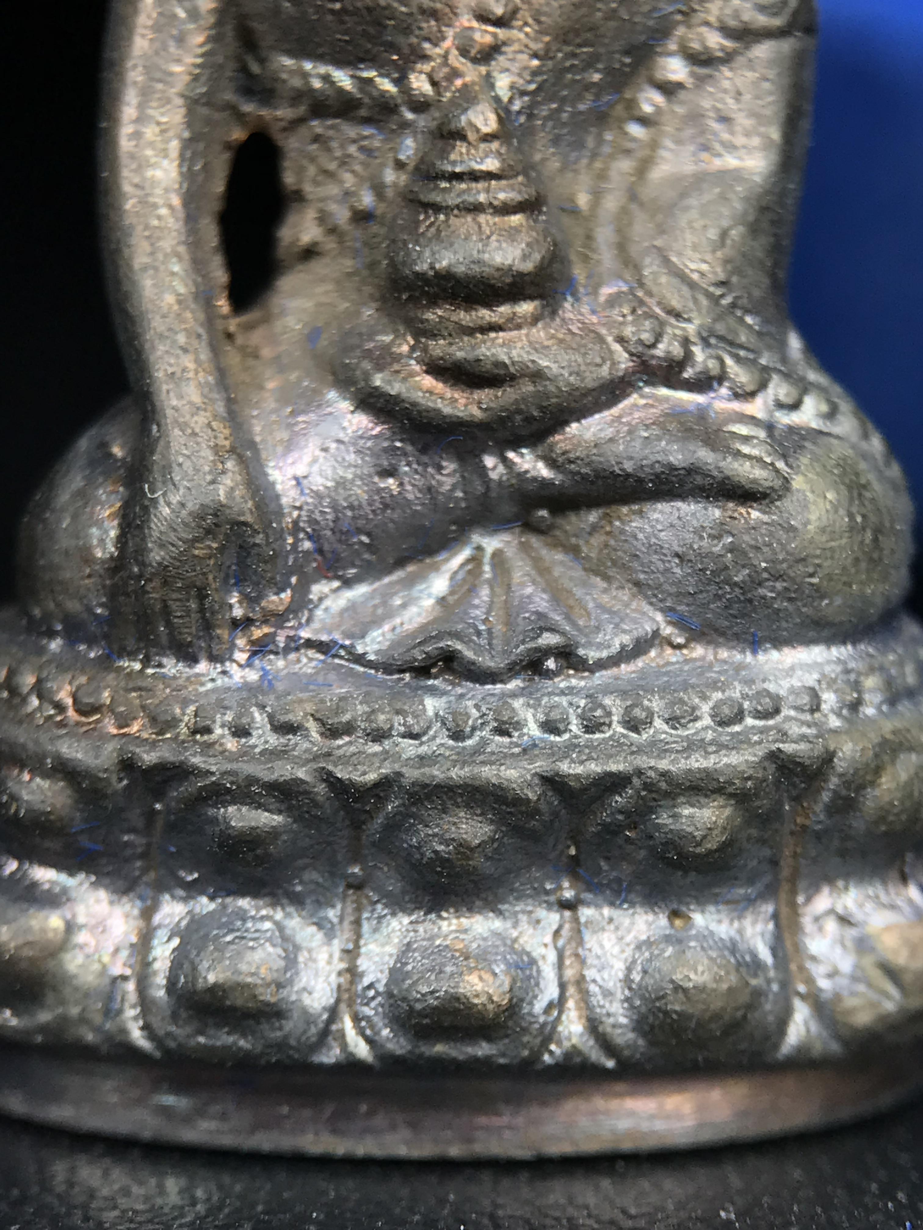 พระกริ่ง-พระชัยวัฒน์ สว. 90 พรรษาสมเด็จย่า ปี2533 เนื้อนวโลหะ(แก่ทองคำผสมทองคำเยอะมากรุ่นนี้)(ในหลวงรัชกาลที่9เสด็จในพิธี)(หล่อแบบโบราณอุดมวลสาร 108 แบบฉบับพระกริ่งใหญ่สายวัดสุทัศน์ พระสังฆราช(แพ))(1 ใน 3000 ชุด) หายาก