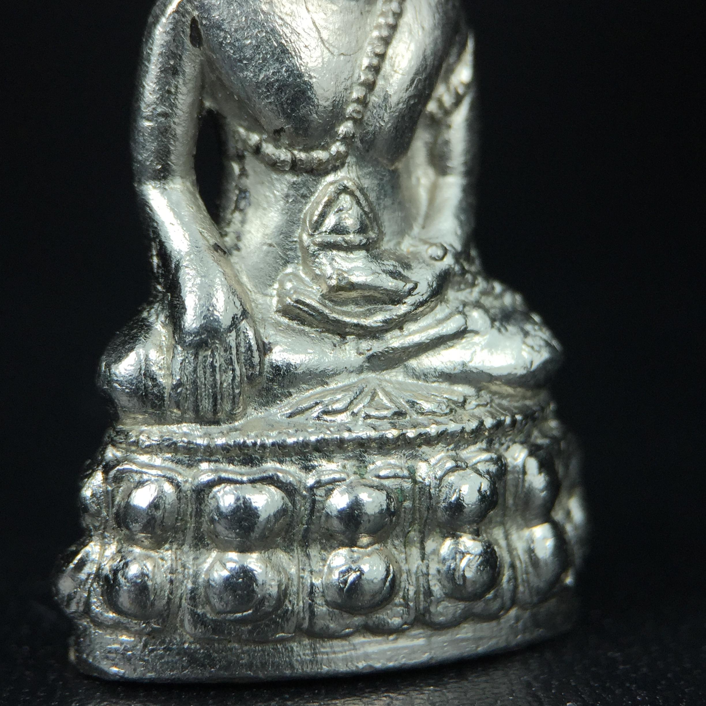 พระกริ่งโสฬส (มปร.) วัดราชประดิษฐ์ ปี 2515 เนื้อกะไหล่เงิน(กรรมการ)(กะไหล่เงินเดิมหายาก) เนื้อกะไหล่ทองเดิม สร้างน้อย หายาก หลวงปู่ทิม ปลุกเสก(ในหลวงรัชกาลที่9 เสด็จเททอง)พระดี พิธีใหญ่