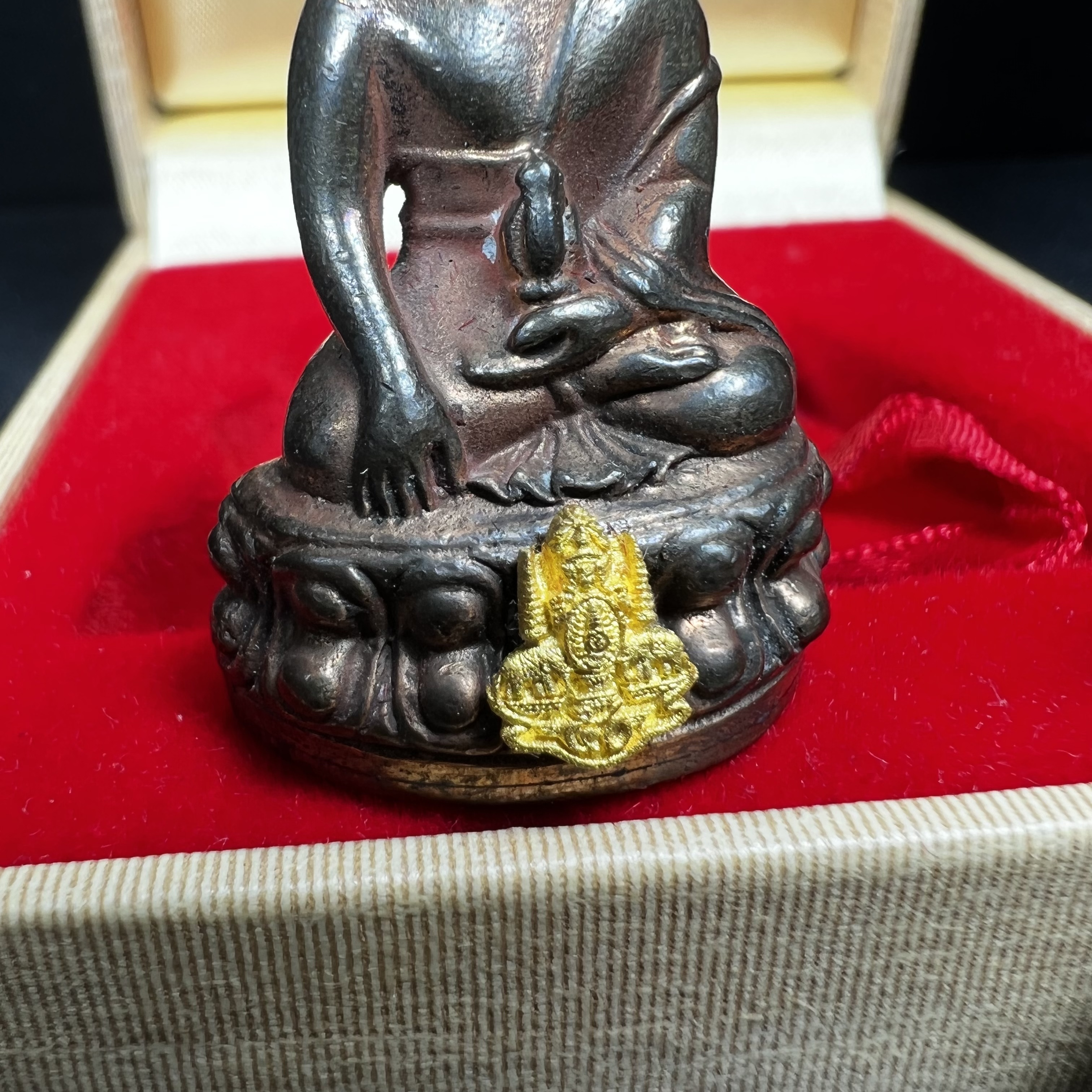 พระกริ่งเจริญโภคทรัพย์ พระพิมพ์จิตรลดา ที่ระลึกโครงการหลวง ปี2539(ชุดกรรมการหายาก)(1ใน1999ชุด)