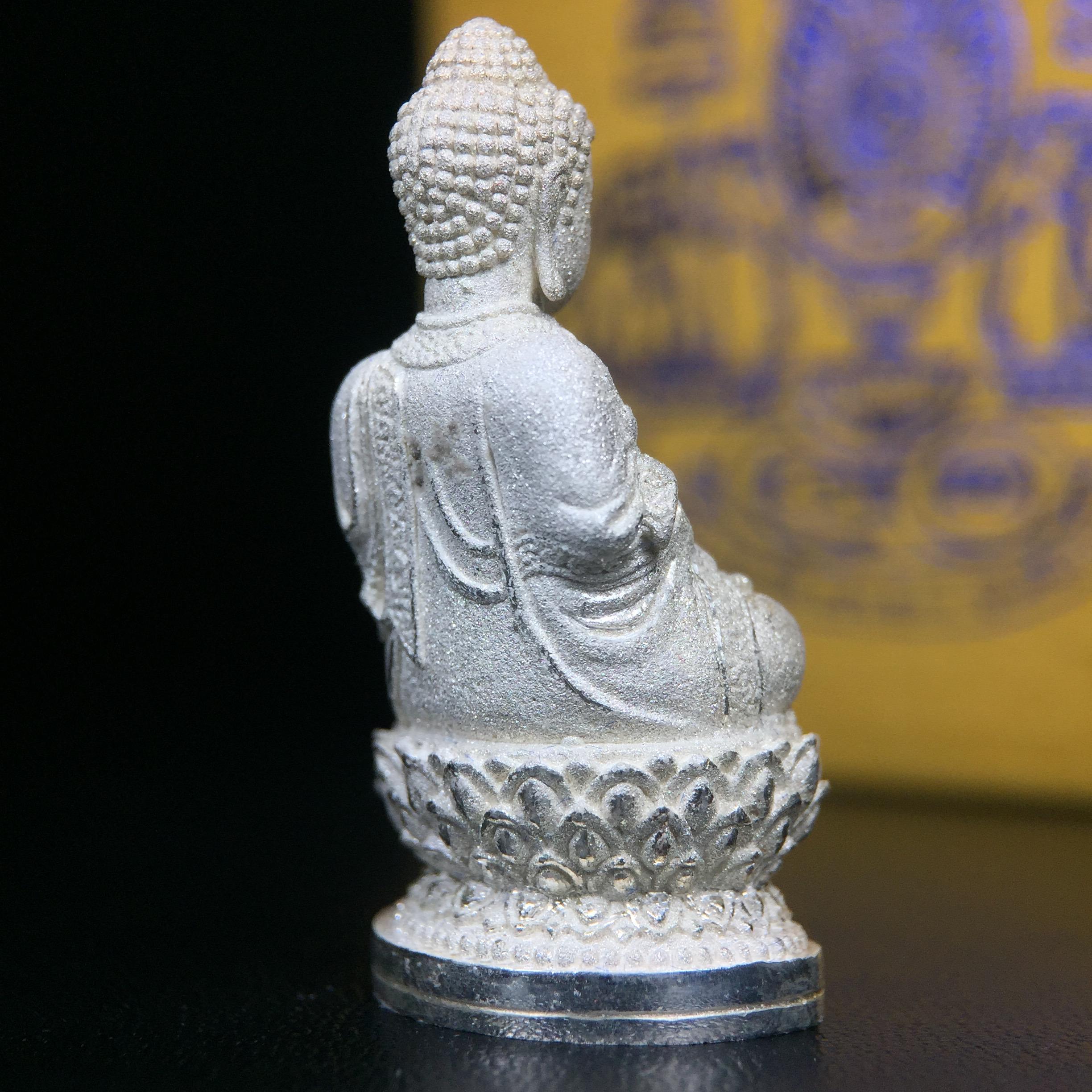 พระกริ่งจีน "ต้าเยิ่นถะ" รุ่น กาญจนาภิเษก ครองราชย์ 50 ปี วัดบวรนิเวศวิหาร ปี2538 เนื้อเงินพ่นทรายขัดเงาบางส่วน 99.99% สูง 3.8 ซม. (คัดสภาพสวยเดิม พิธีใหญ่ พุทธศิลป์งดงาม)1 ใน 6001 องค์