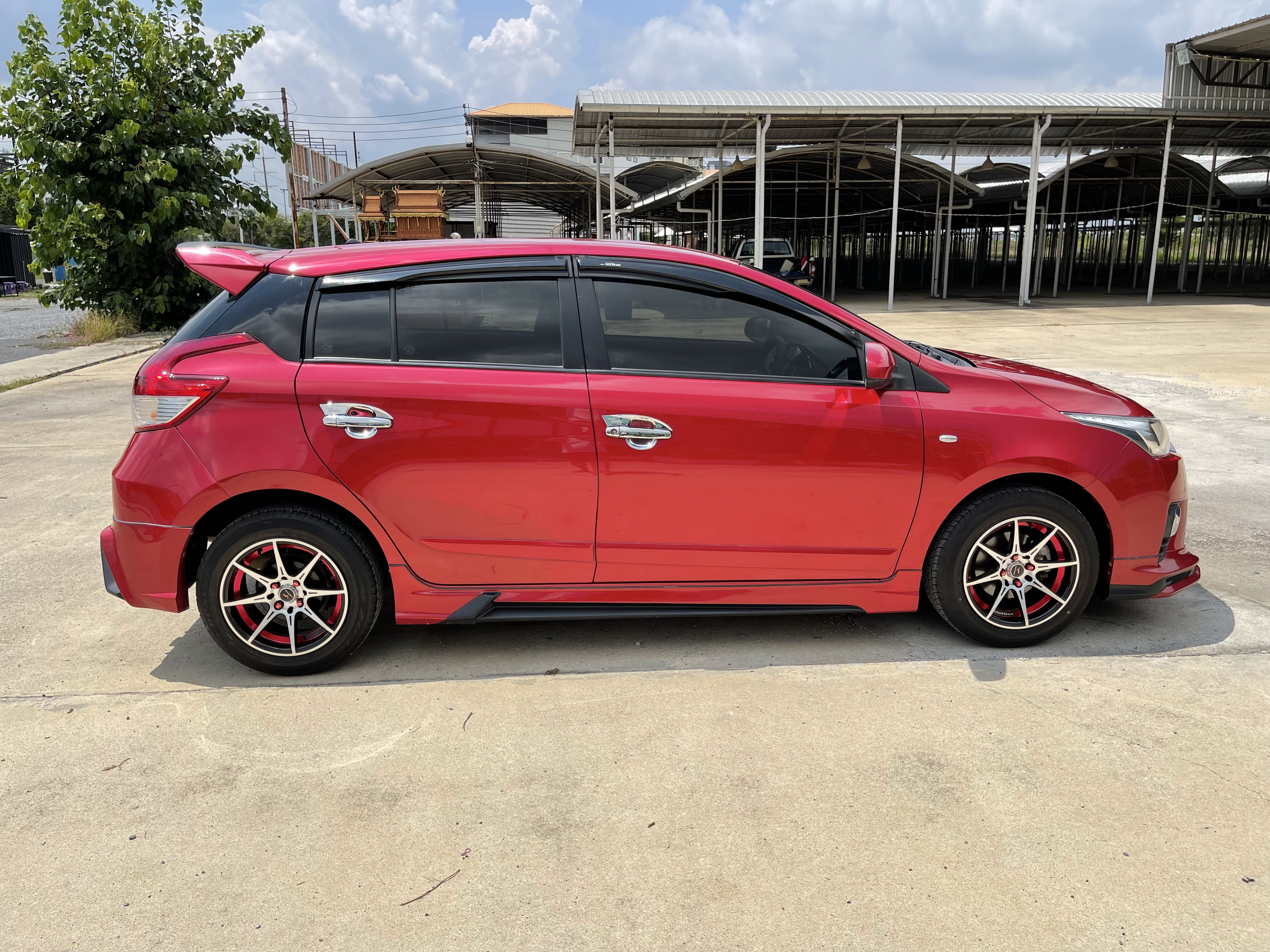 Toyota Yaris 1.2 E At 2016 แดง