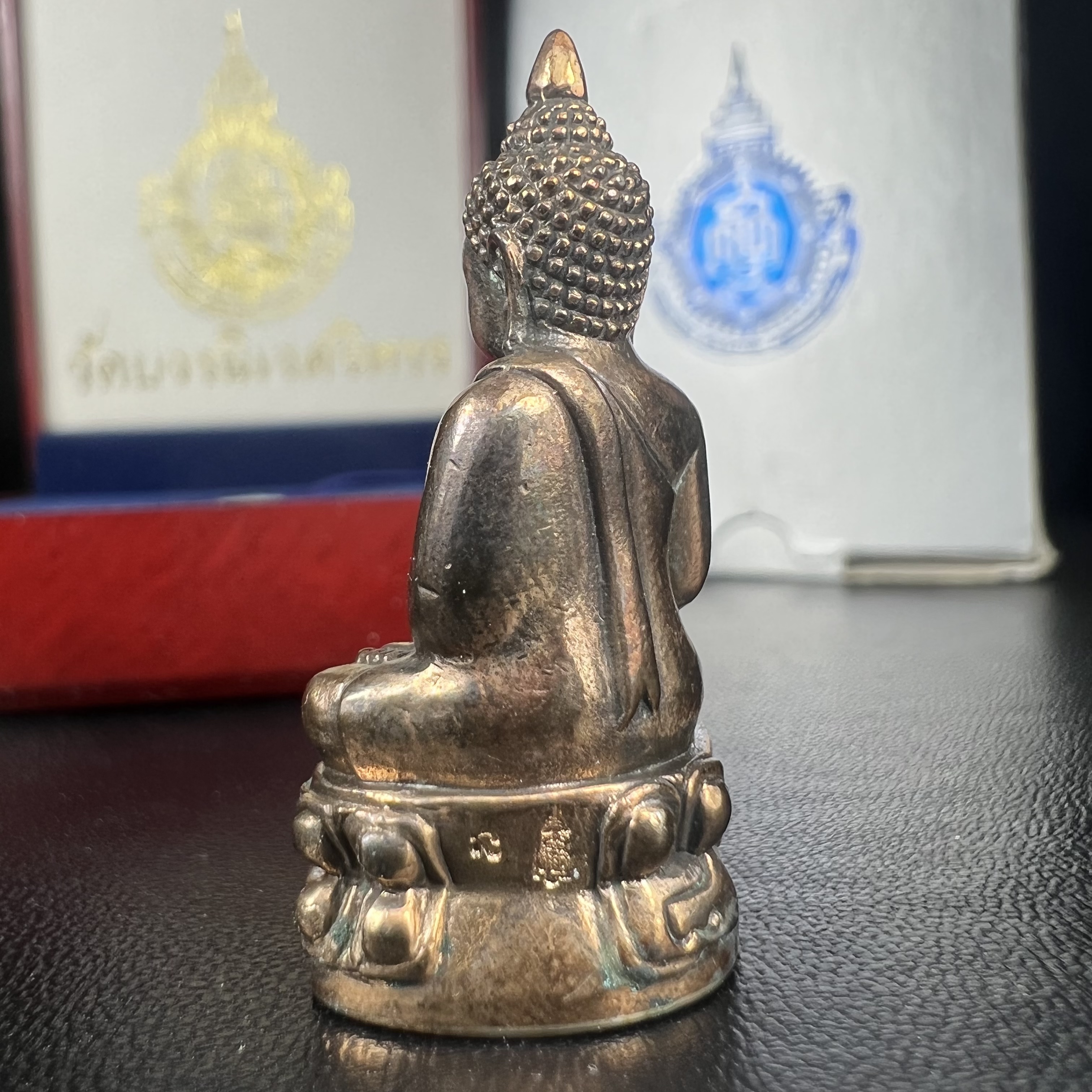 พระกริ่ง 8 รอบ ญสส. 96 พรรษา สมเด็จพระญาณสังวร สมเด็จพระสังฆราช สกลมหาสังฆปรินายก วัดบวรนิเวศวิหาร ปี 2552 เนื้อนวโลหะเต็มสูตรแก่ทองคำ(1 ใน 2999 องค์)