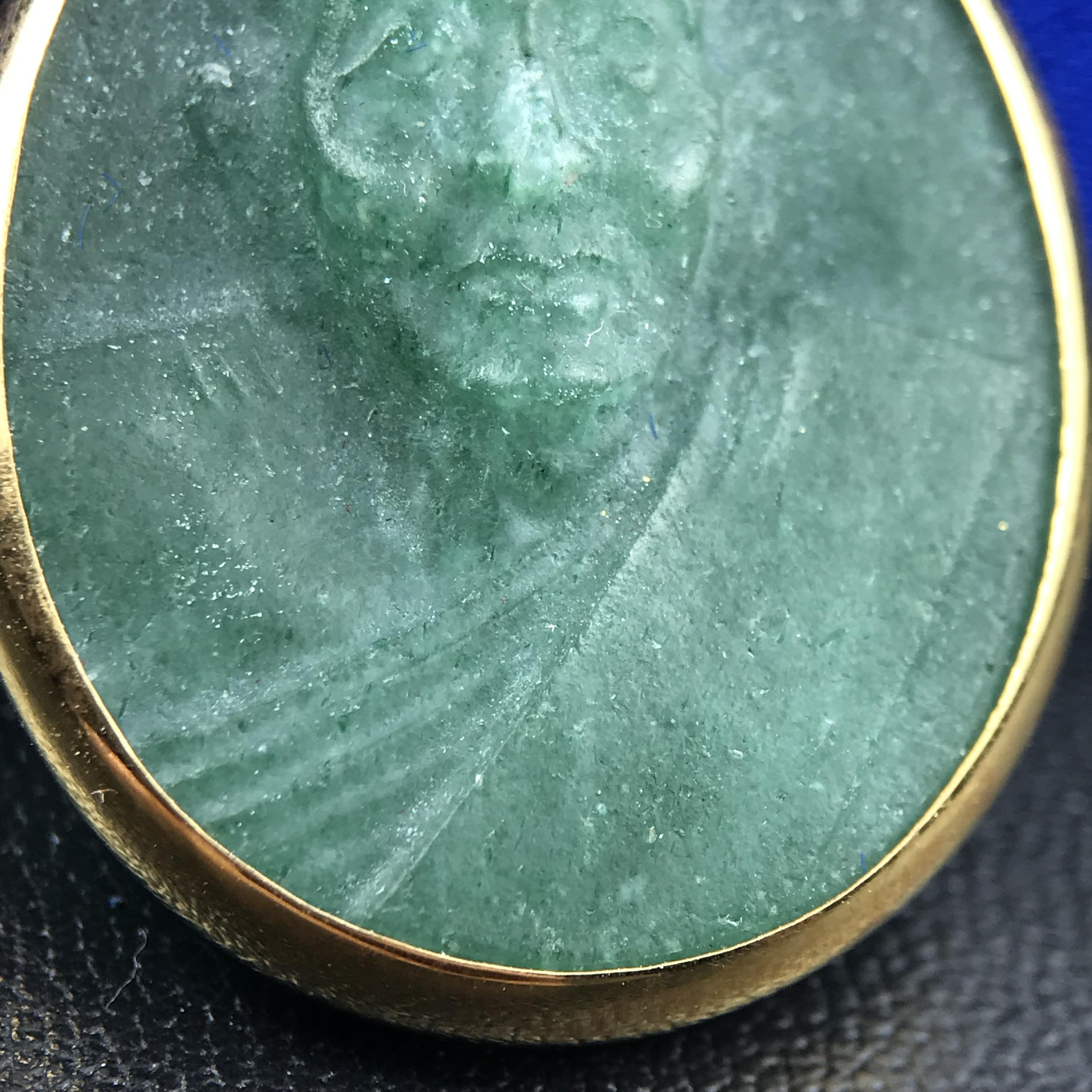 หลวงปู่ทวด วัดพะโคะ จ.สงขลา ปี 2543 เหรียญหยกรูปไข่(เลี่ยมทองคำ) ขนาด 2.2 x 2.5 ซม. ด้านหลังแผ่นโค๊ตทองคำ สร้างโดยสมาคมชาวเพชรบุรี “สมเด็จเจ้าพะโคะหลวงปู่ทวดเหยียบน้ำทะเลจืด” ครั้งแรกแห่งประวัติศาสตร์(สวยงามเป็นของล้ำค่าหายากมาก)สภาพสวยสมบูรณ์