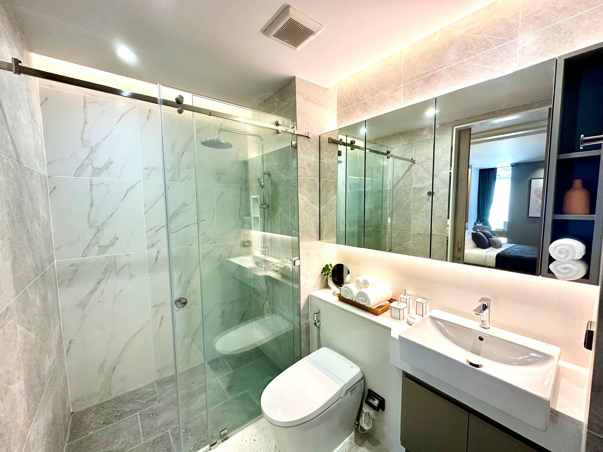 For Sales : Kata, Brand New Luxury Condo near Kata beach, 1 Bedroom, 3rd flr.