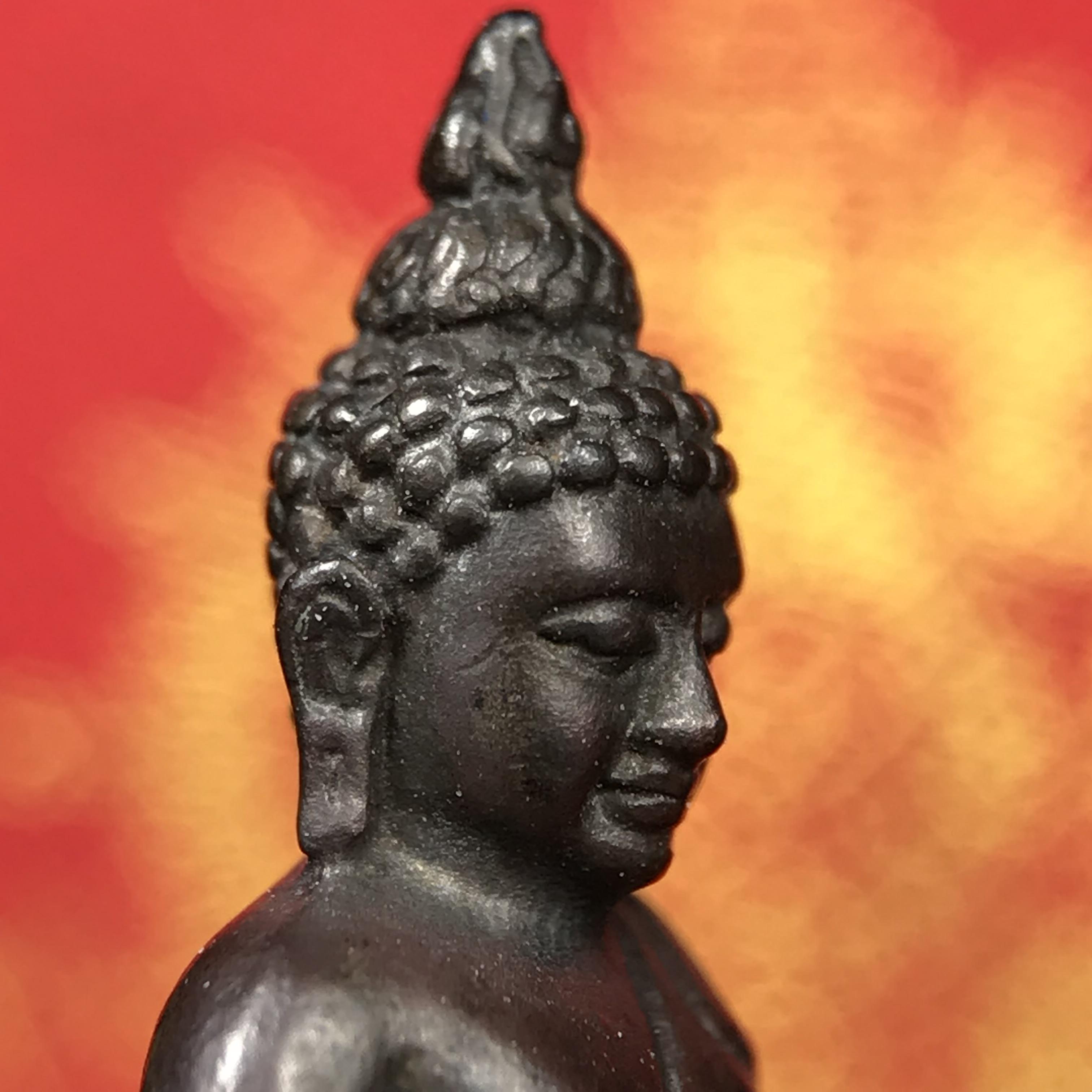 พระกริ่งไพรีพินาศ บรรจุเหล็กไหล ครั้งแรกและครั้งเดียวในประวัติศาสตร์ เฉลิมพระเกียรติ พระบาทสมเด็จพระเจ้าอยู่หัวรัชกาลที่9 พระชนมพรรษา 6 รอบ ปี2542 เนื้อนวโลหะผสมทองคำ(บรรจุเหล็กไหล)ดีนอก-ดีใน พิธีใหญ่ มวลสารเด่น (หายาก)