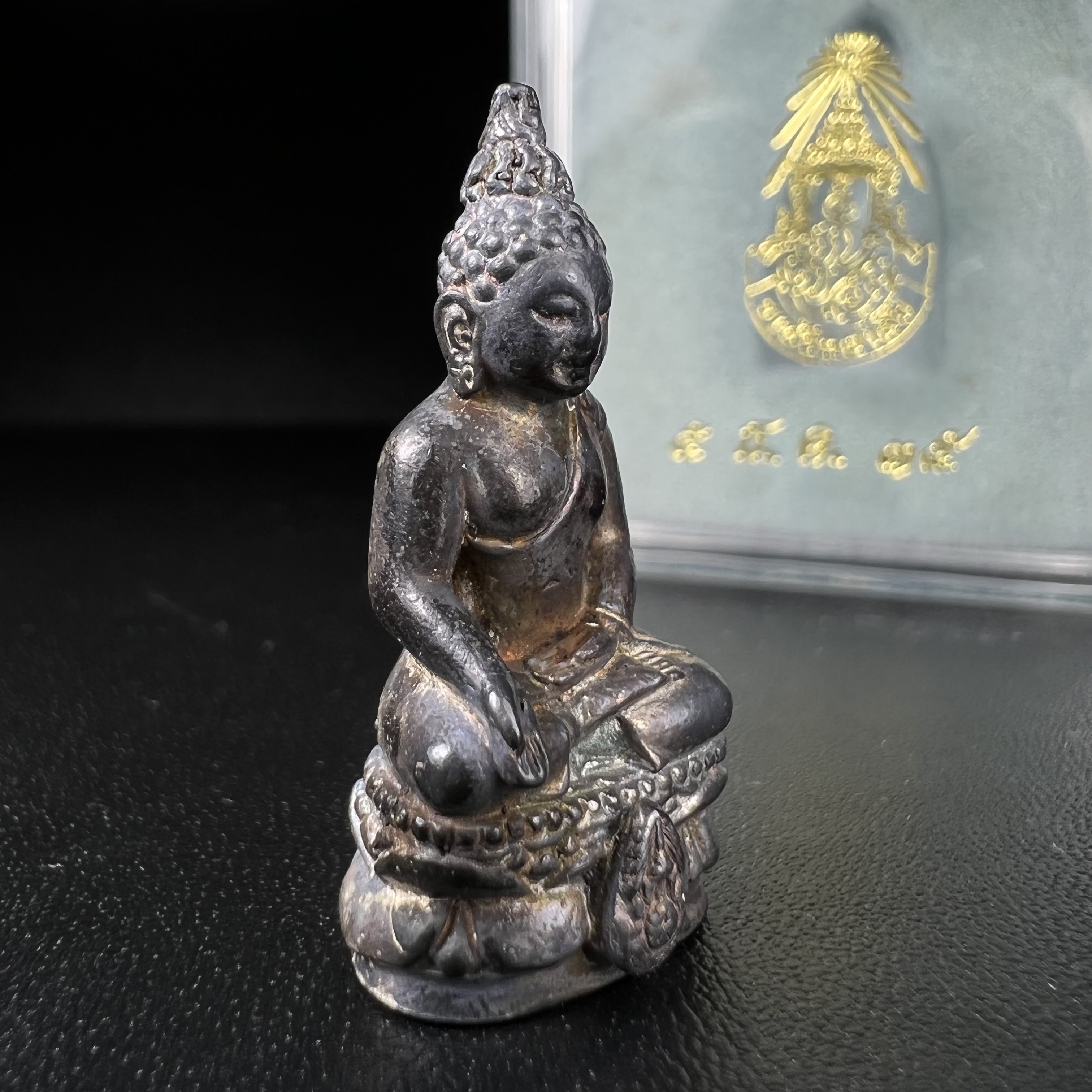 พระกริ่งไพรีพินาศ รุ่น ภปร. ราชวิทยาลัย ปี2535 เนื้อเงิน(สภาพผิวเดิมแบบนิยม เข้มขลังทรงอนุภาพ)(ตอกโค้ดพระนามย่อ ญสส ใต้เศวตรฉัตร และ พระปรมาภิไธยย่อ ภปร.)(1ใน2535องค์)