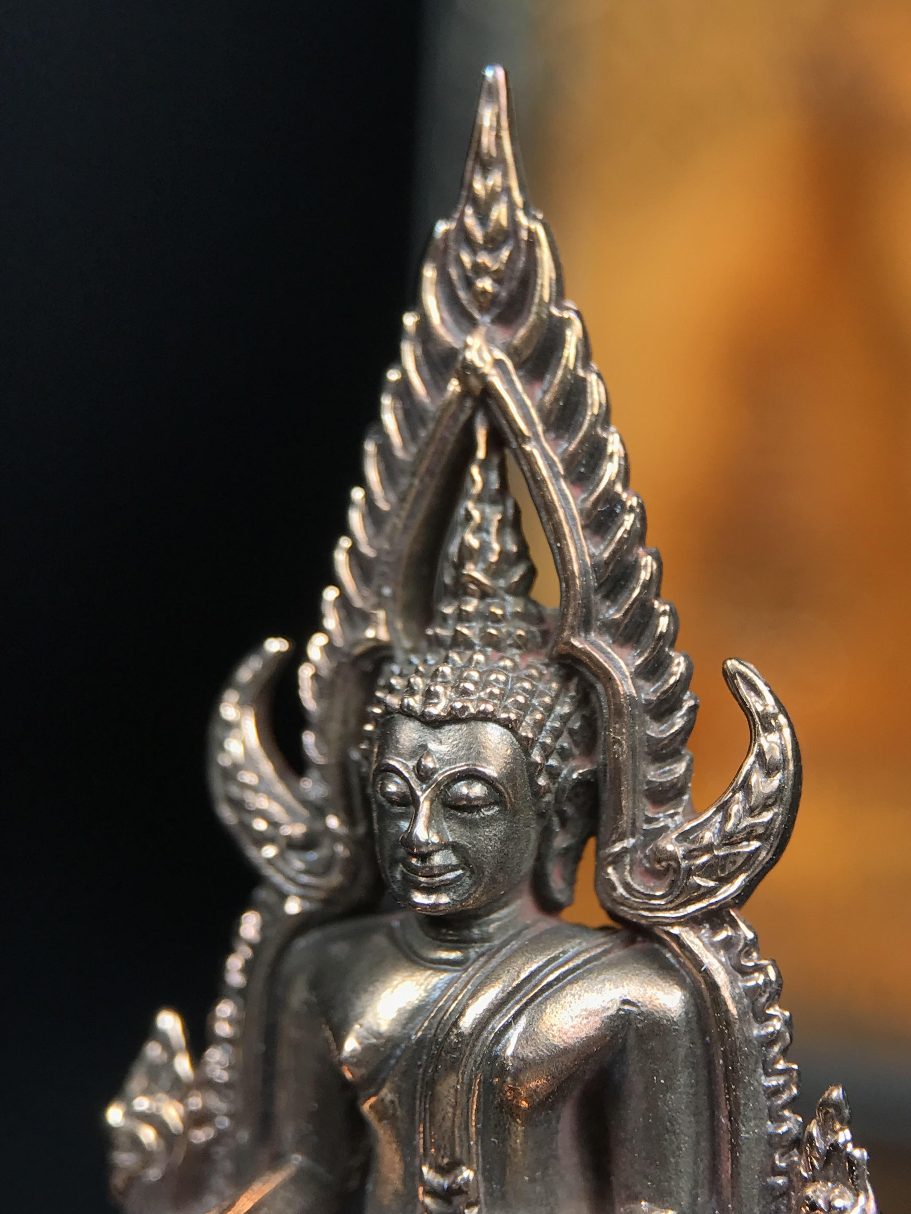 พระพุทธชินราช ญสส. วัดพระศรีมหาธาตุ จ.พิษณุโลก ปี2543 กริ่งชินราชเนื้อนวโลหะเต็มสูตร (ผสมทองคำ 2 บาท ต่อน้ำหนักเนื้อ 1 กิโลกรัม) พิธีใหญ่ รุ่นแรกและรุ่นเดียวที่ หลวงปู่หมุน ฐิตสีโล วัดบ้านจาน มาร่วมปลุกเสก(องค์หมายเลข ๘๐๔ เลขสวย)(1 ใน 2543 องค์)นิยมหายาก