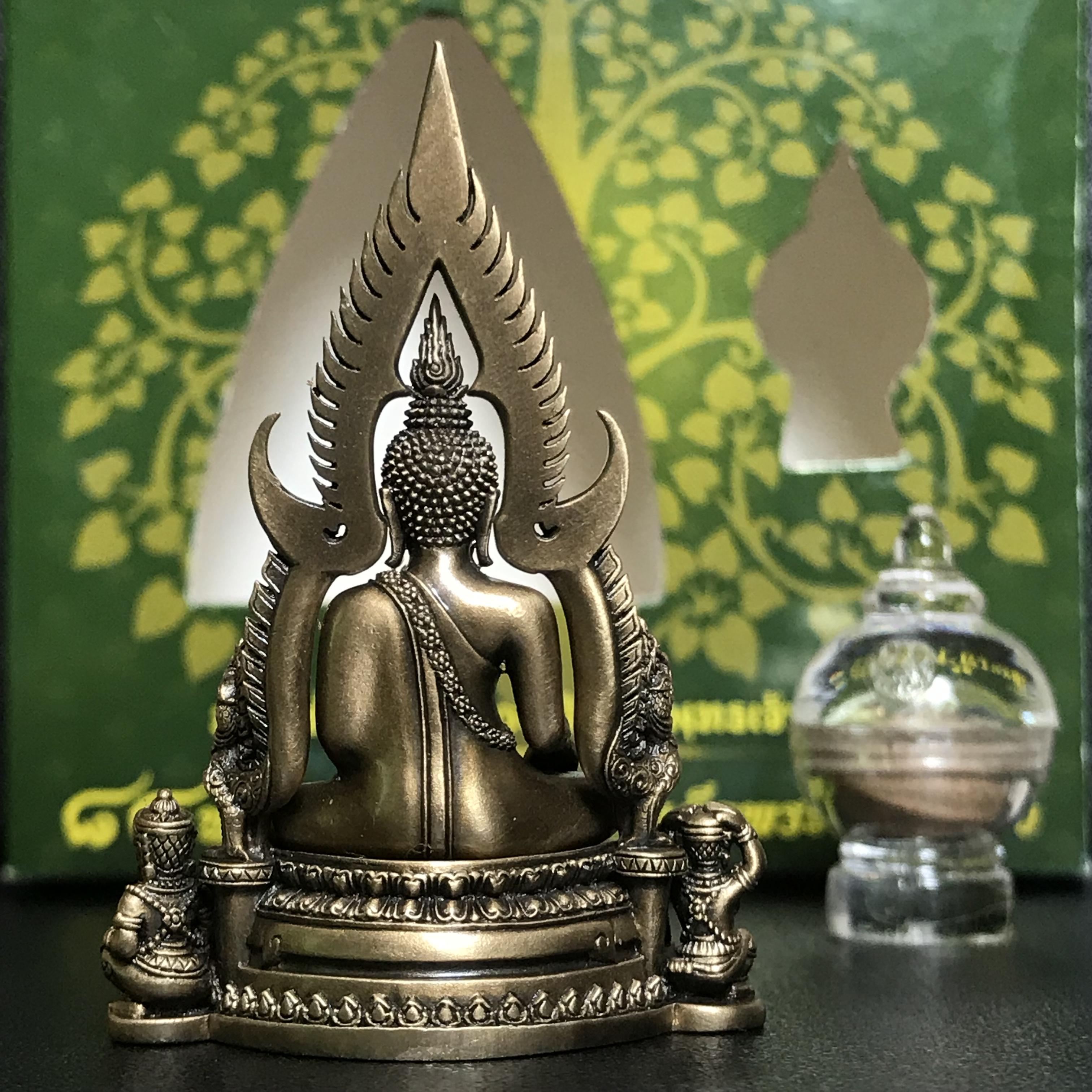 พระพุทธชินราช(จำลอง) ภปร 84 พรรษา เนื้อบรอนซ์รมดำซาติน พิมพ์ใหญ่ขนาดหน้าตัก 3/4 นิ้ว(1ใน5000องค์) )(พระราชทานมวลสาร จิตรลดาและเส้นพระเจ้า(เส้นผม)รัชกาลที่9)