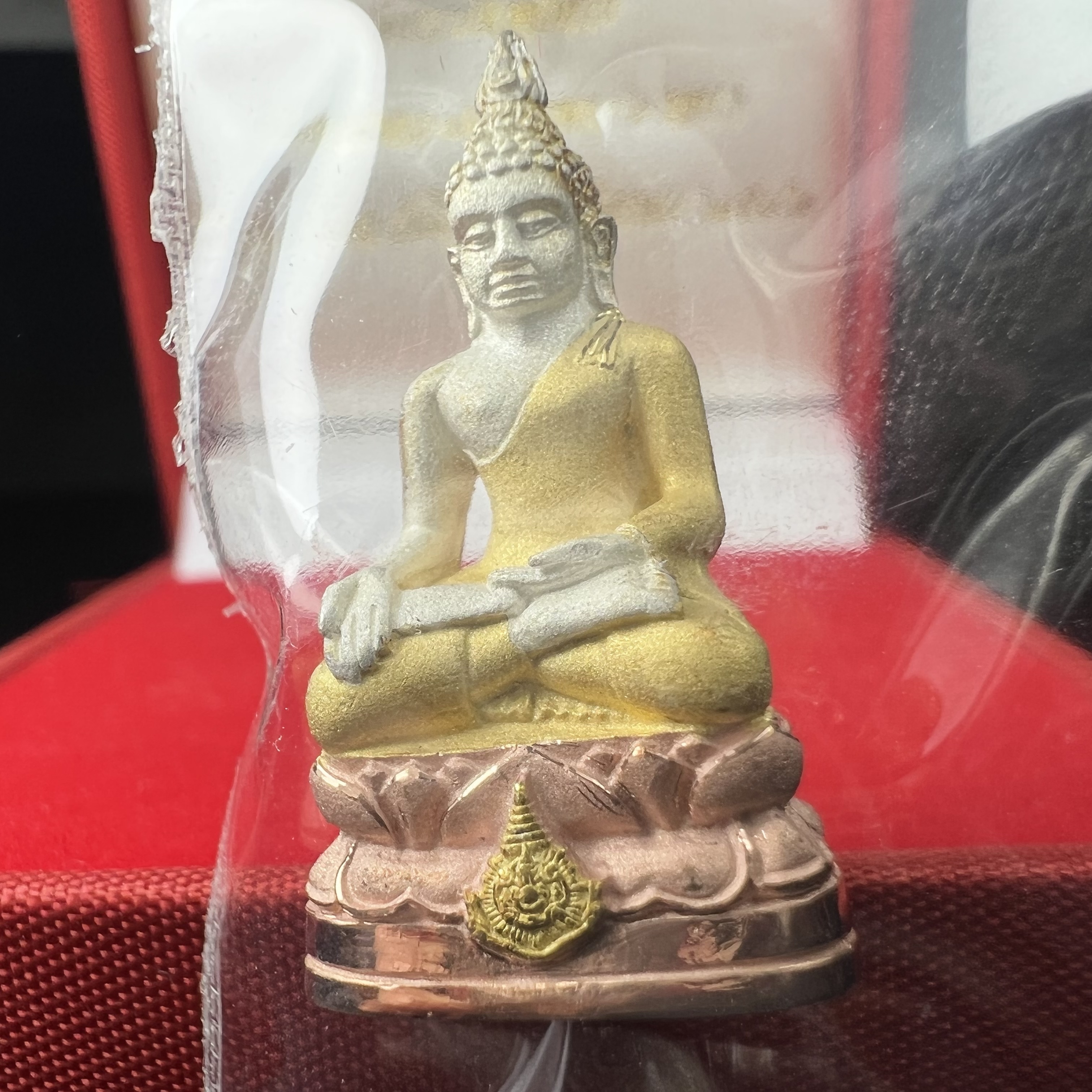 พระไพรีพินาศ รุ่นมหามงคล 72 พรรษา (6 รอบ) ในหลวงรัชกาลที่9 ปี2542 พิมพ์ใหญ่ เนื้อเงินบริสุทธิ์ 99.9% ชุบสามกษัตริย์แบบพ่นทรายขัดเงาบางส่วน(สภาพสวยซีนซองเดิมกล่องบรรจุเดิมครบสมบูรณ์)1 ใน 1500 องค์