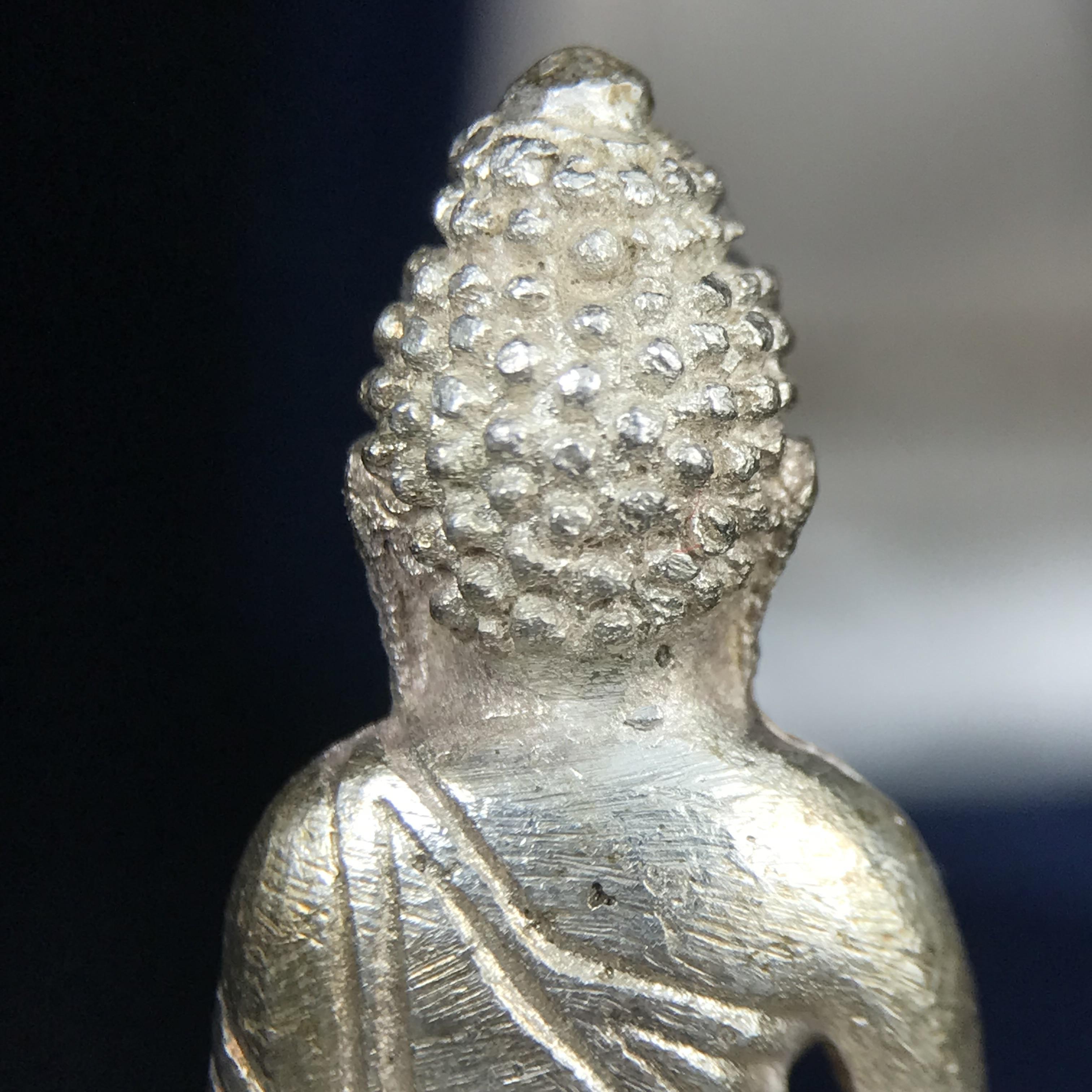 พระกริ่งศาสดา ภปร. วัดบวรนิเวศวิหาร ปี 2532 จัดสร้างในโอกาสสองทศวรรษรามาธิบดี เพื่อศูนย์การแพทย์สิริกิติ์ เนื้อเงิน(ผิวเดิมสวยงาม) (พิธีใหญ่ มวลสารมงคล สวยงามเข้มขลัง)สมเด็จพระญาณสังวร สมเด็จพระสังฆราชฯเสด็จเททอง***ตอกโค๊ตหมายเลข ๑๙๙๔***