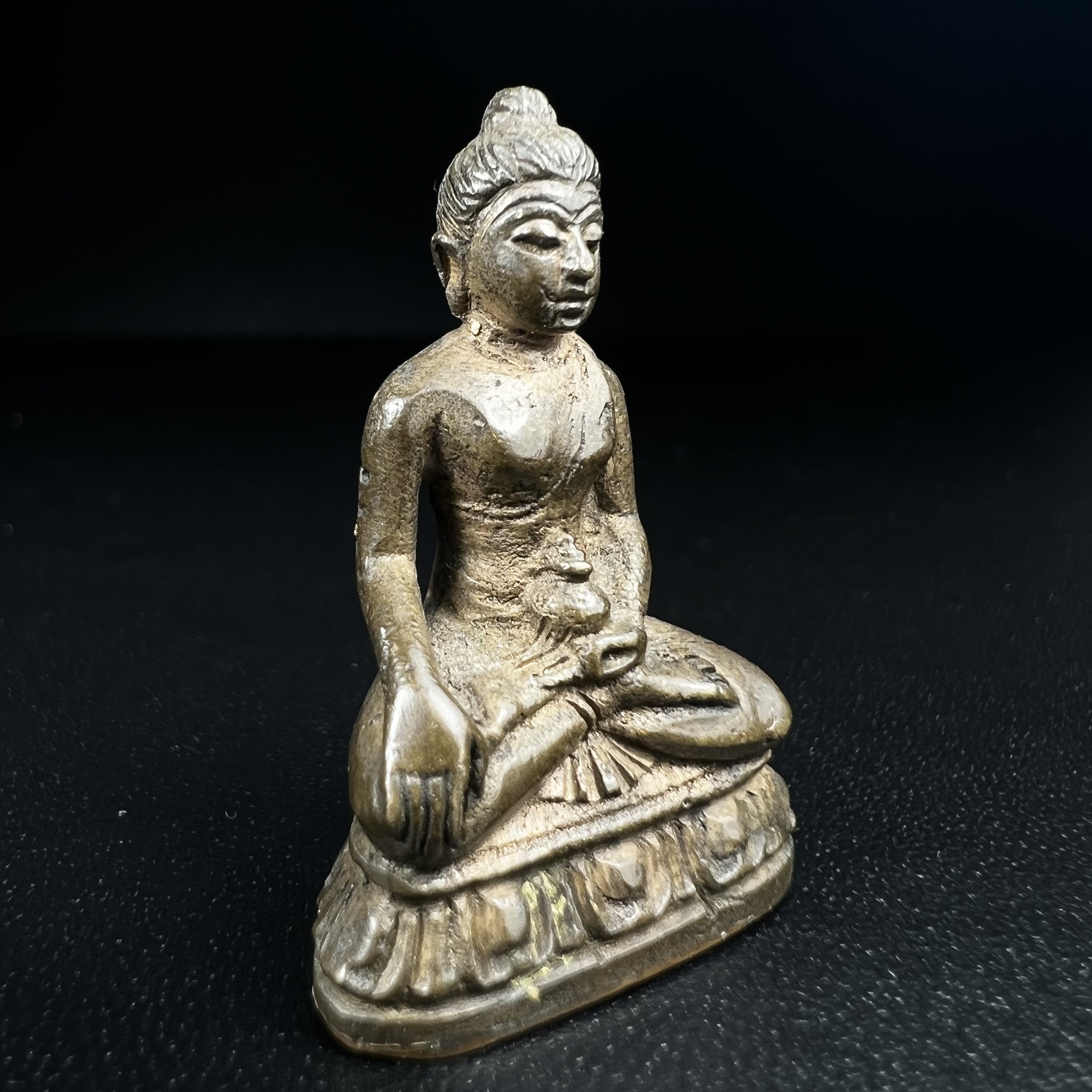 พระกริ่งวชิรมงกุฎ ฉลอง 100 ปี วัดมกุฎกษัติยาราม ปี 2511 "พิมพ์ใหญ่"(นิยมหายาก) เนื้อนวโลหะ(ในหลวง ร.9 เสด็จเททอง)(พิธีใหญ่ ปีลึก เกจิในยุคร่วมพิธี)