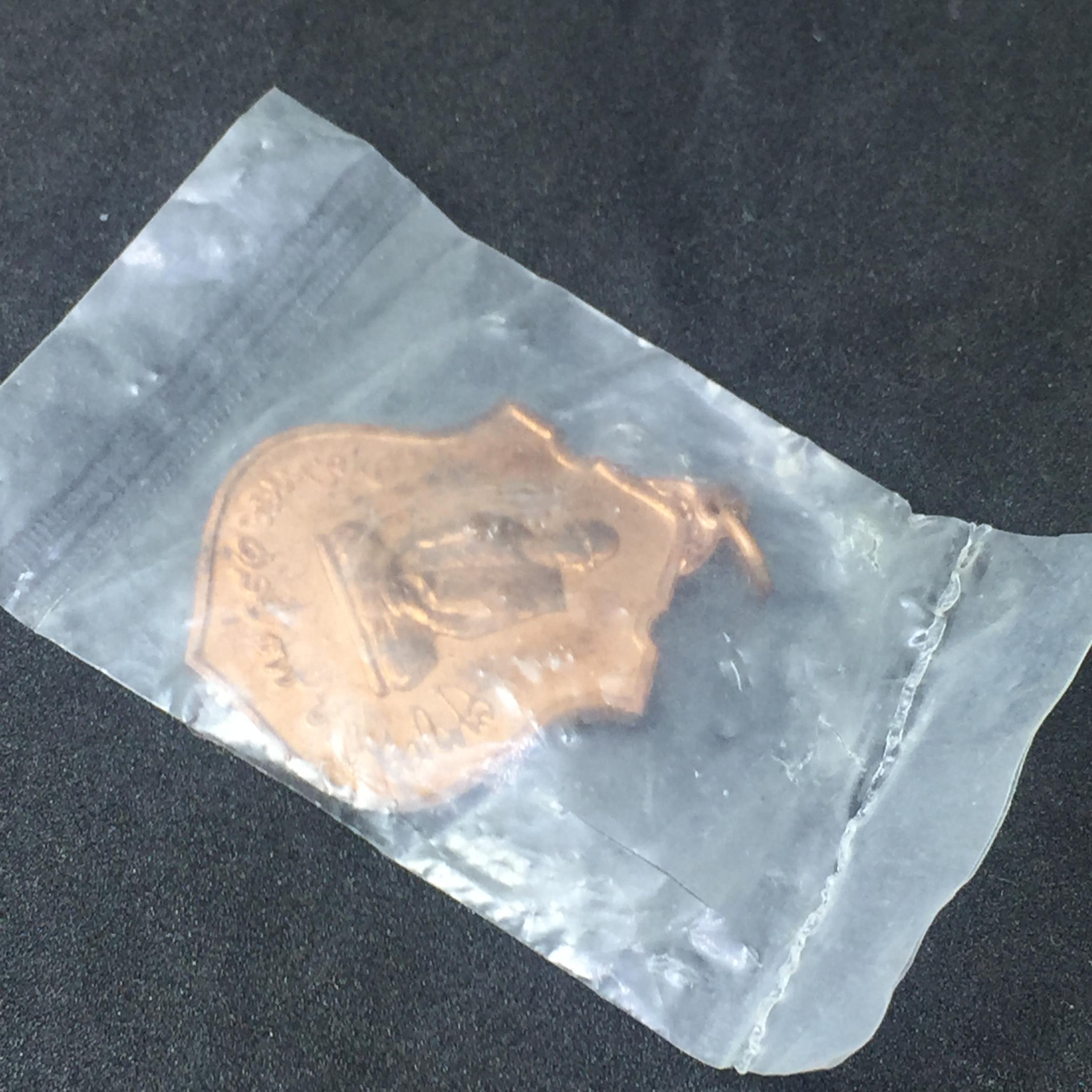 เหรียญในหลวงทรงผนวช กองทัพภาคที่3 ปี2517 เนื้อทองแดงซองเดิมๆสภาพผิวเหรียญมีรอยดำ(ในหลวงเสด็จในพิธี)