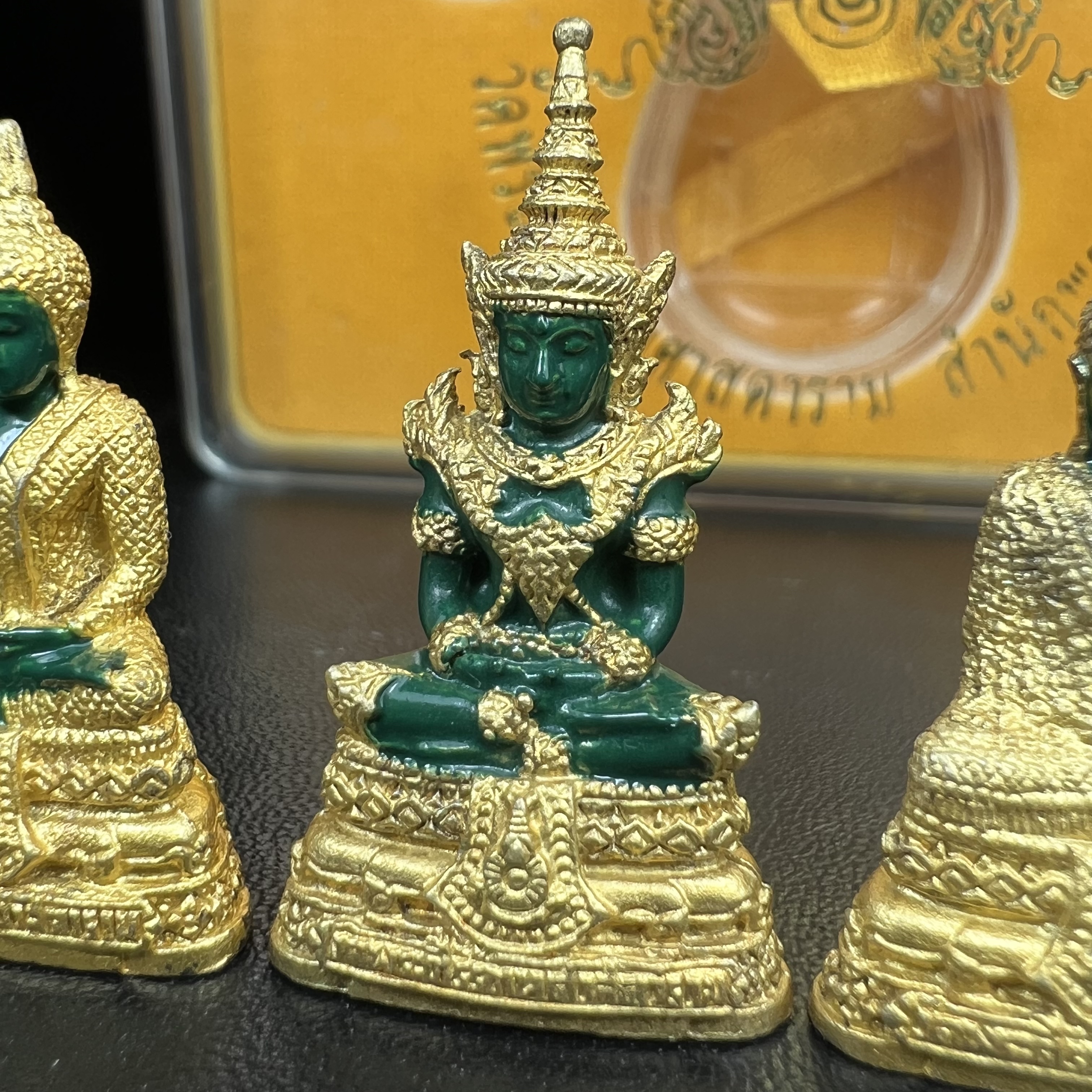 พระพุทธมหามณีรัตนปฏิมากร(พระแก้วมรกต) วัดพระศรีรัตนศาสดาราม สำนักพระราชวัง จัดสร้าง ชุด3 ฤดู ร้อน ฝน หนาว(บรรจุมวลสารใต้ฐาน)