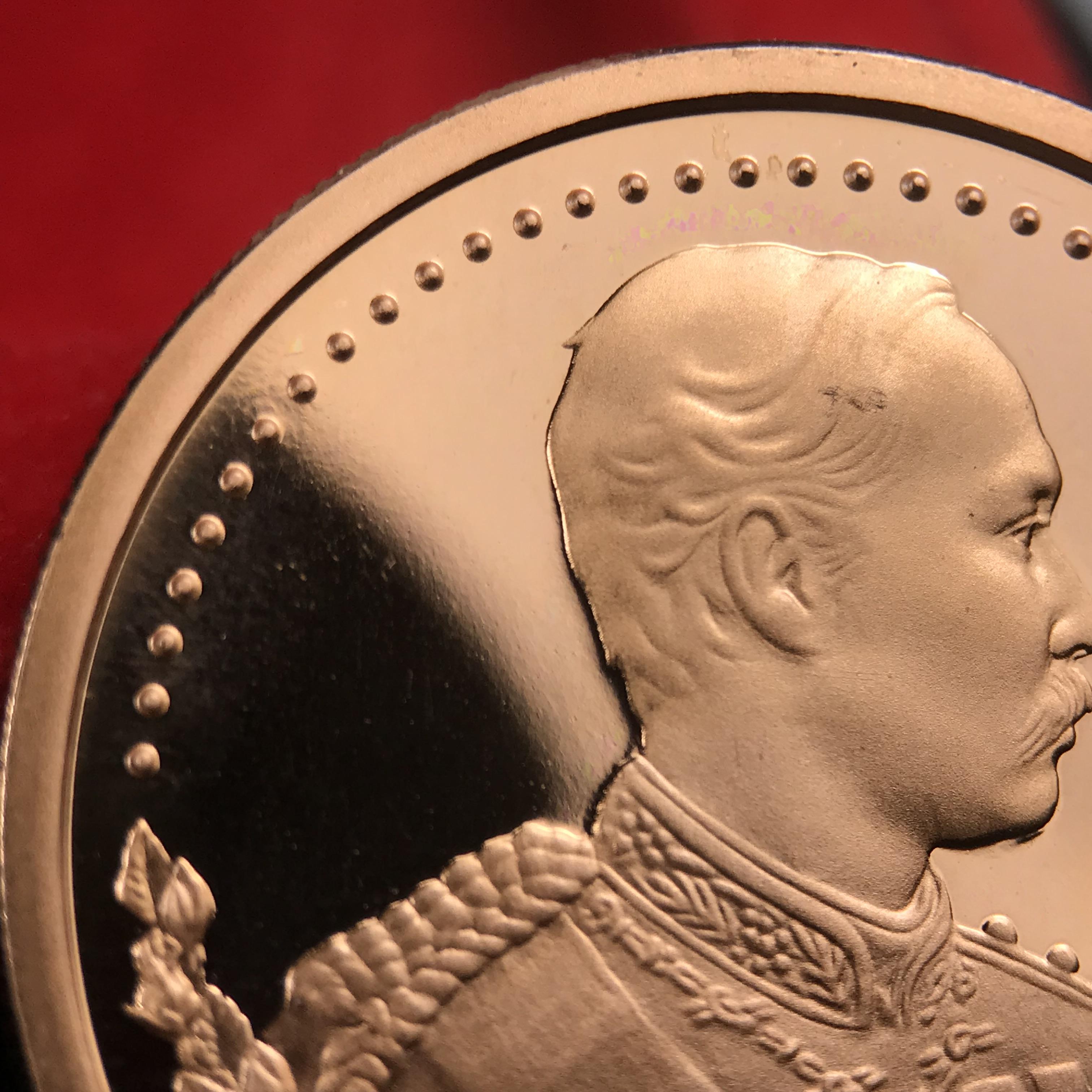 เหรียญรัชกาลที่ 5 หลัง 12 นักษัตริย์ รุ่นมหาลาภ ปี 2539 เนื้อทองแดงขัดเงา บล็อกนอก(เพิร์ธ)ออสเตรเรีย ขนาด 3.2 ซ.ม. กล่องบรรจุเดิมครบสมบูรณ์สวยงาม พิธีพุทธาภิเษก ณ.พระอุโบสถ วัดพระแก้ว สมเด็จพระญาณสังวร สมเด็จพระสังฆราช เป็นประธานพิธี