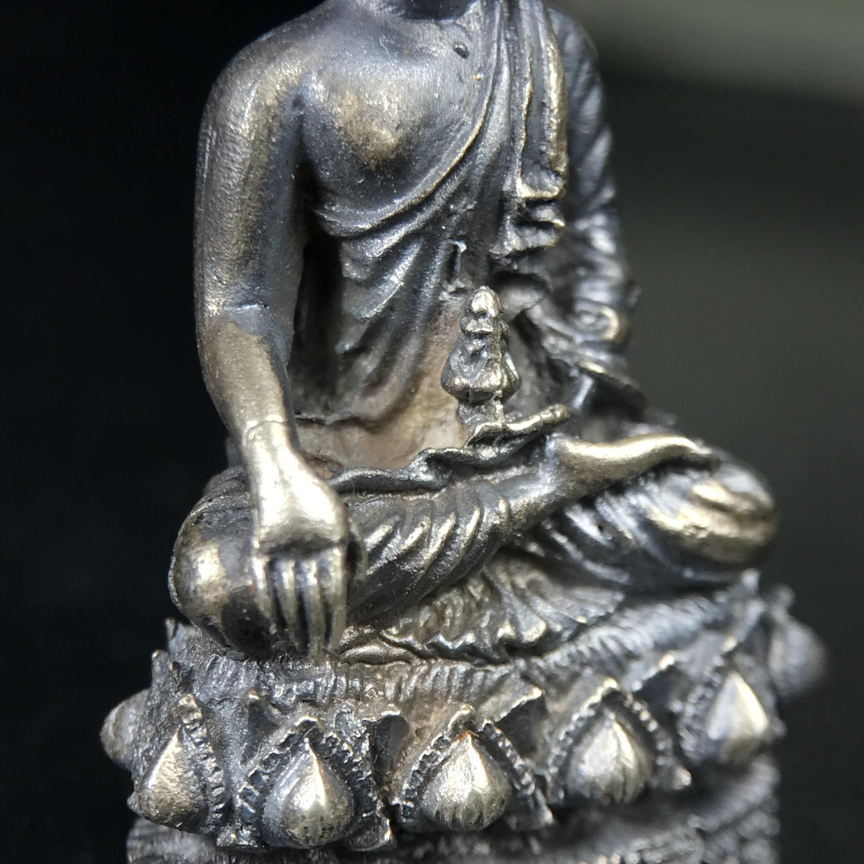 พระกริ่งพรหมรังสี อนุสรณ์ 190 ปี สมเด็จพระพุฒาจารย์ โต วัดอินทรวิหาร ปี2521 เนื้อเงิน(ผิวเดิมเข้มขลัง)พิธีมหาพุทธาภิเษกครั้งยิ่งใหญ่ พิธีสรรพสิทธิชัยไพรีพินาศมหามังคลาภิเษก หมายถึงฤกษ์การปลุกเสกที่เน้นด้านโชคลาภ มีชัยชนะต่อศัตรูการค้า การงาน(รุ่นนี้แนะนำ)