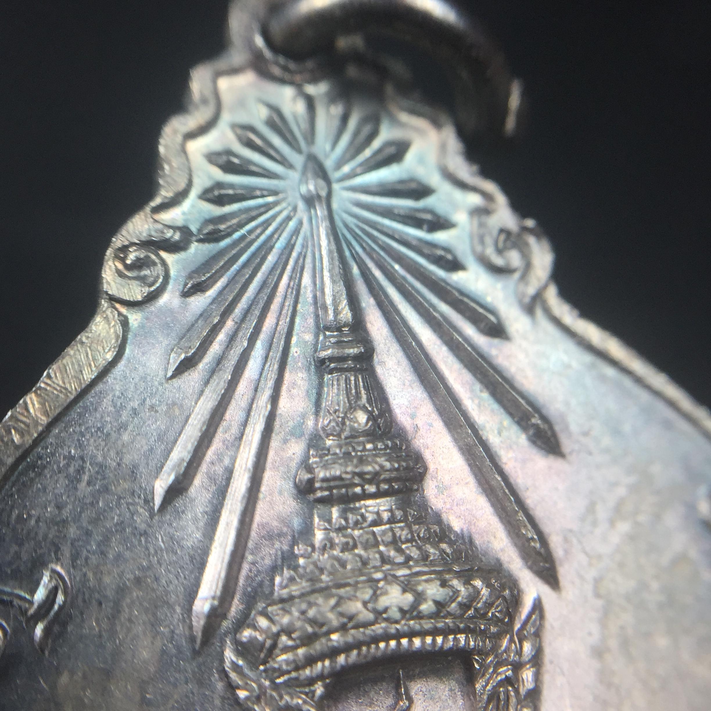 หลวงปู่แหวน วัดดอยแม่ปั๋ง รุ่นสร้างตึกโรงพยาบาล ปี 2521 หลัง ภปร.(ใหญ่) เนื้อเงิน(บล็อกนิยม)(คัดสวยสภาพผิวเดิมสวยครบสมบูรณ์(หายาก)