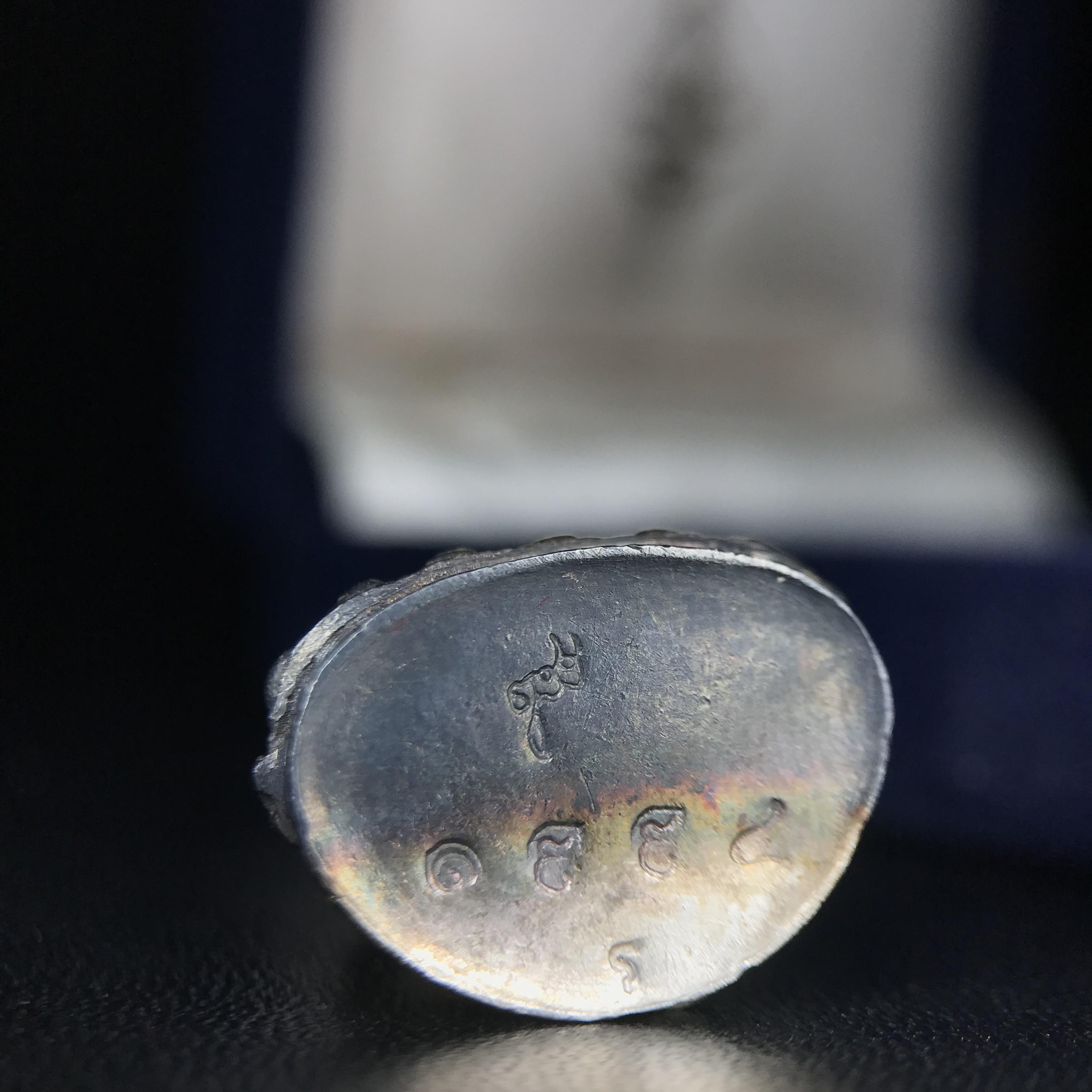 พระกริ่งศาสดา ภปร. วัดบวรนิเวศวิหาร ปี 2532 จัดสร้างในโอกาสสองทศวรรษรามาธิบดี เพื่อศูนย์การแพทย์สิริกิติ์ เนื้อเงิน(ผิวเดิมสวยงาม) (พิธีใหญ่ มวลสารมงคล สวยงามเข้มขลัง)สมเด็จพระญาณสังวร สมเด็จพระสังฆราชฯเสด็จเททอง***ตอกโค๊ตหมายเลข ๑๙๙๔***