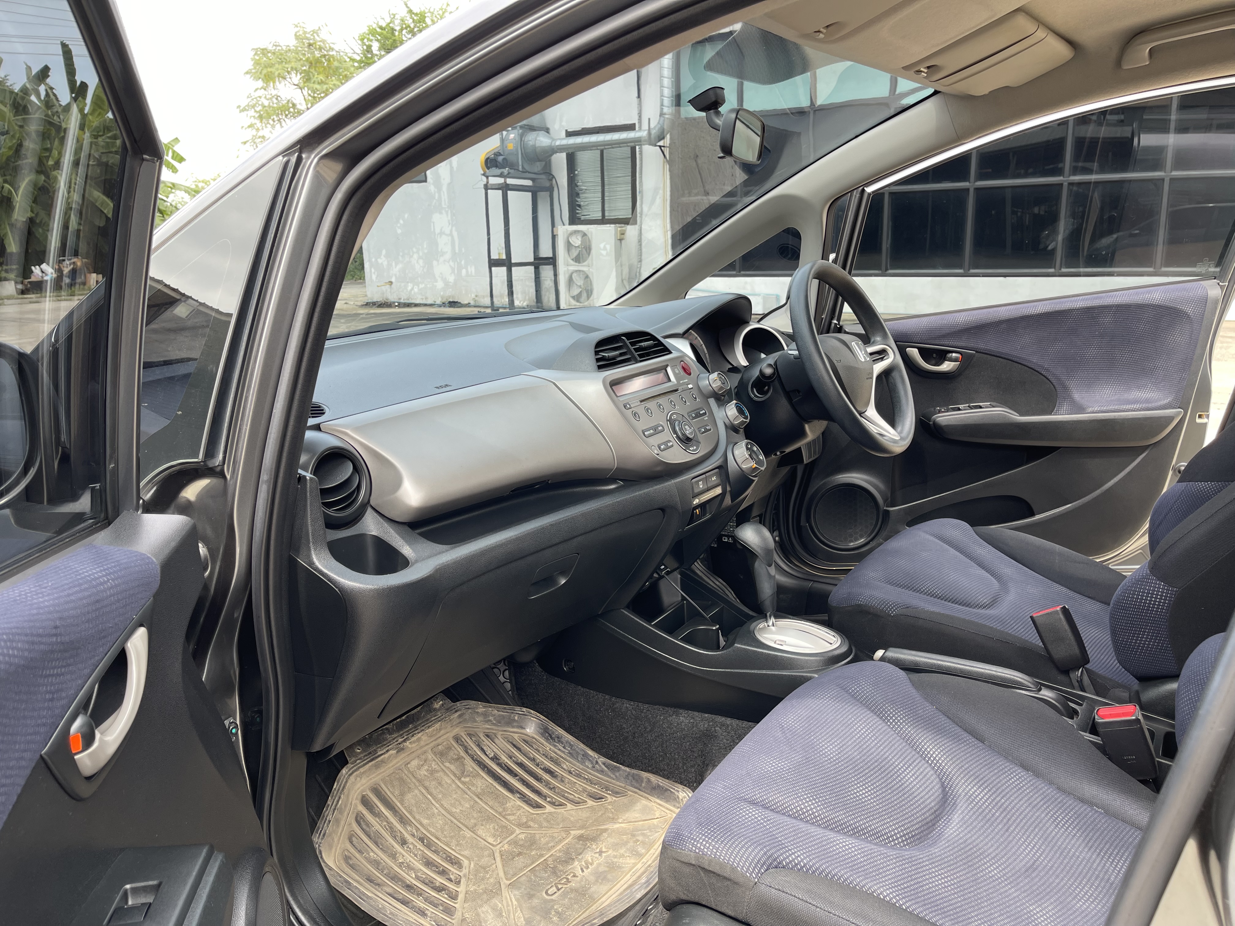 Honda Jazz 1.5 V At 2014 เทา