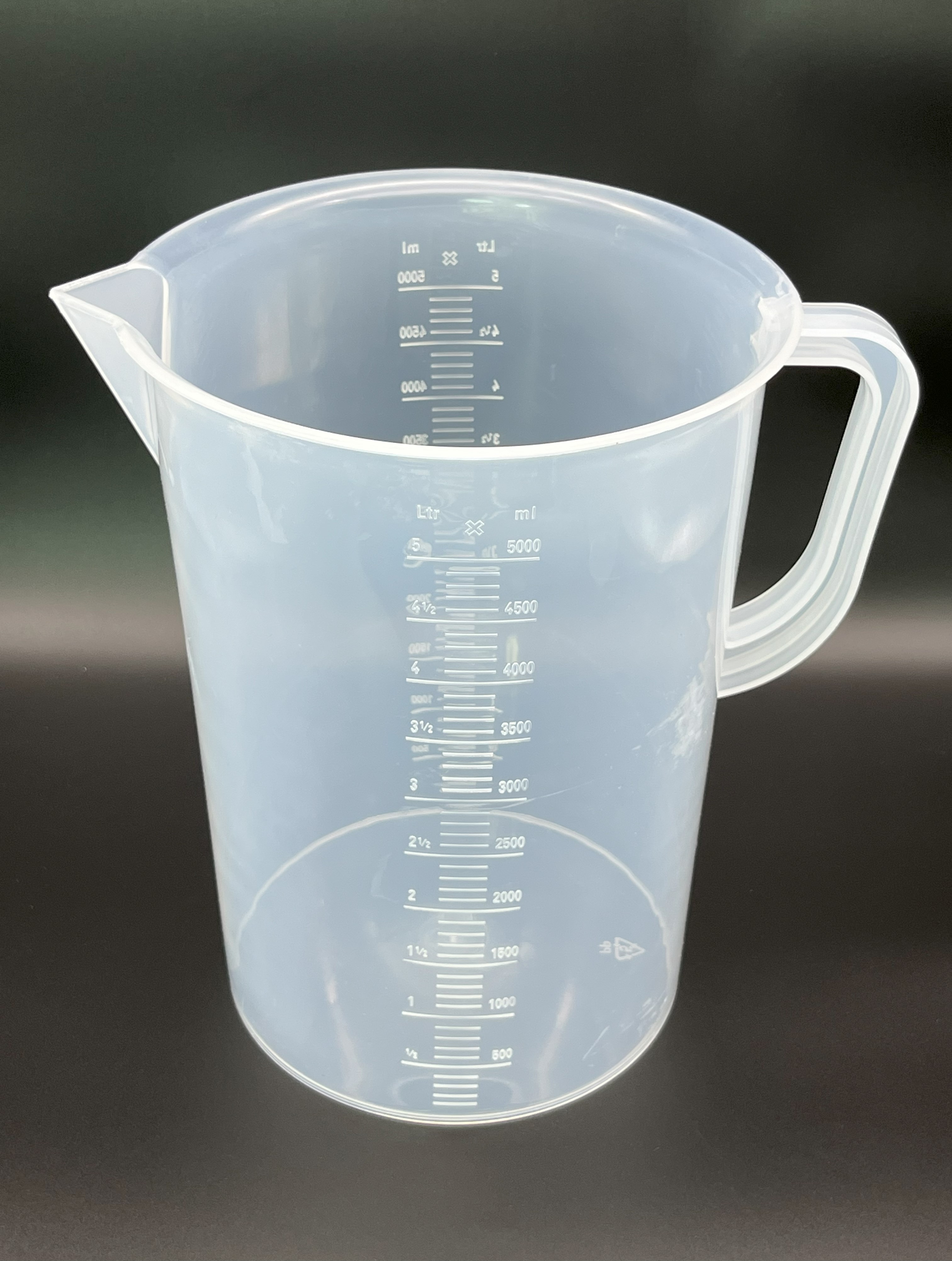 บีกเกอร์พลาสติก , กระบอกตวงพลาสติกมีหูจับ Beaker with handle ความจุ 500ml/1000ml/2000ml/3000ml/5000ml (10 ชิ้น)