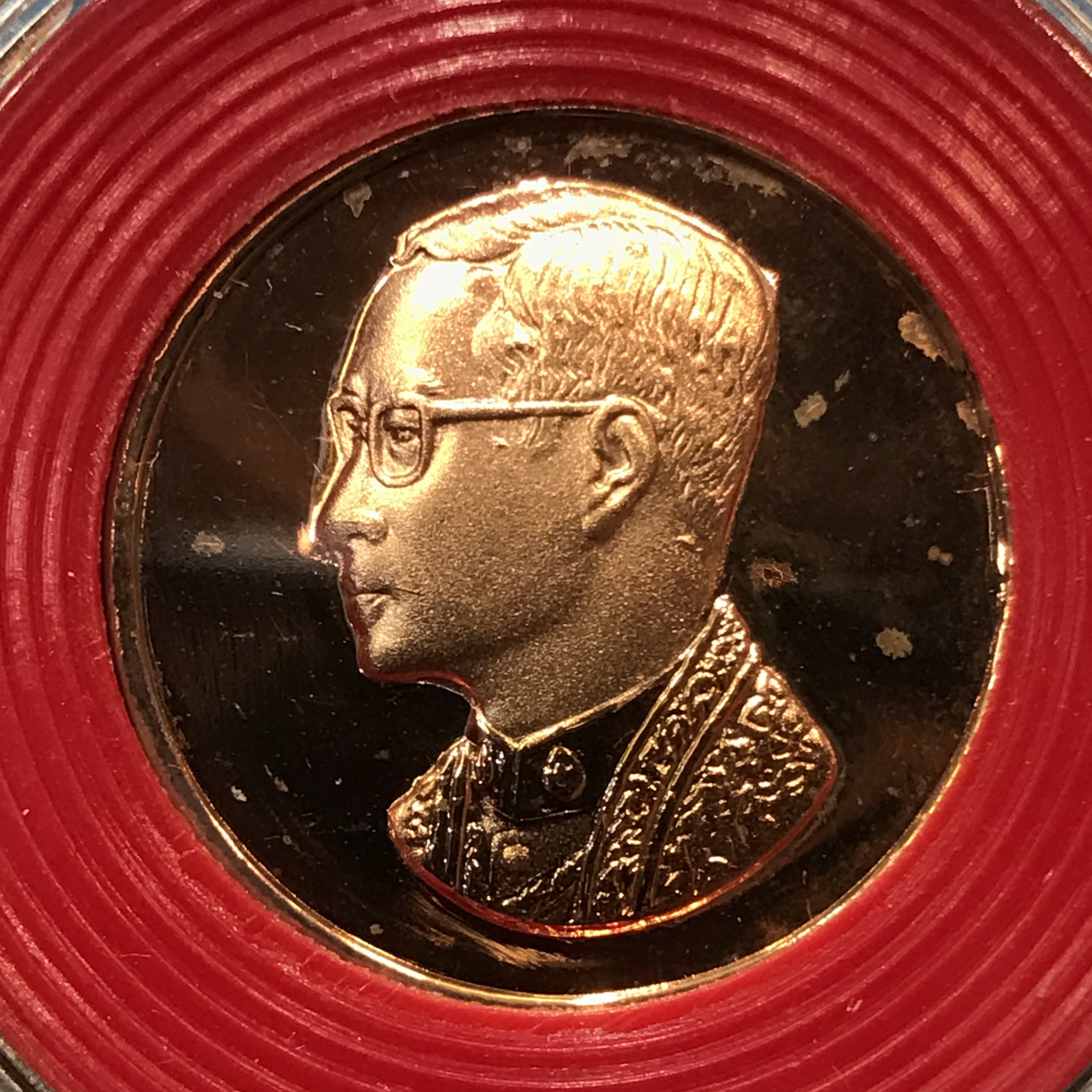 ชุดเหรียญพระบรมรูปคุ้มเกล้าฯมหามงคล ชุดพิเศษกรรมการ(ในหลวงรัชการที่9 เสด็จเททอง)