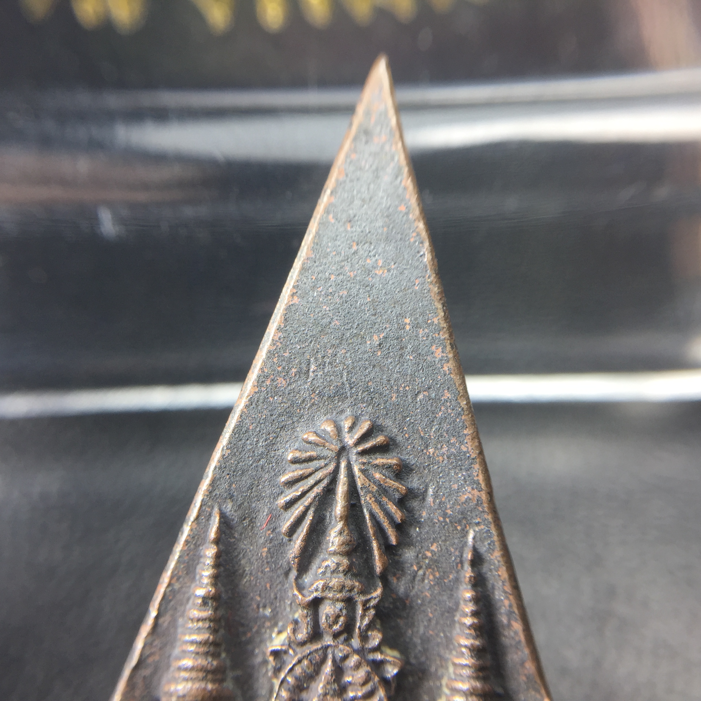 พระกำลังแผ่นดิน (สมเด็จจิตรลดา2) จัดสร้างเฉลิมพระเกียรติ ร.9 ครองราชย์ 50 ปี 2539 เนื้อเงิน(ผิวเดิมกลับดำ รุ้งๆสวย)+เนื้อนวโลหะ(สร้างน้อยหายาก)พร้อมกล่องบรรจุเดิมครบสมบูรณ์(1ใน2539องค์)