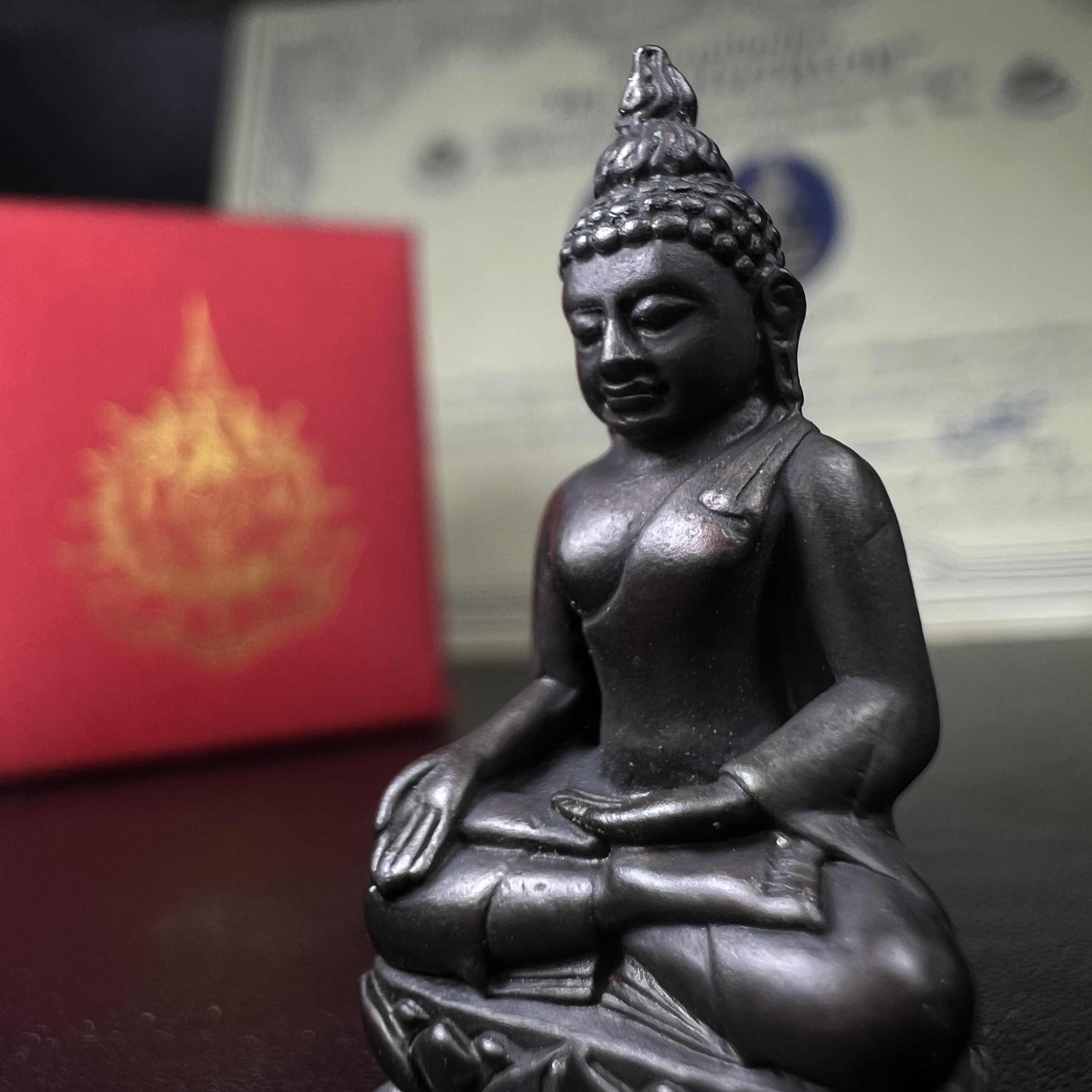 พระกริ่งไพรีพินาศ เฉลิมพระเกียรติ พระบาทสมเด็จพระเจ้าอยู่หัวรัชกาลที่9 พระชนมพรรษา 6 รอบ ปี2542 เนื้อนวโลหะผสมทองคำ(บรรจุเหล็กไหล)ดีนอก-ดีใน***องค์นี้สภาพสวยครบสมบูรณ์ มาพร้อมกล่องเดิมและใบรับรองจากผู้จัดสร้างแบบนี้หายากมาก***