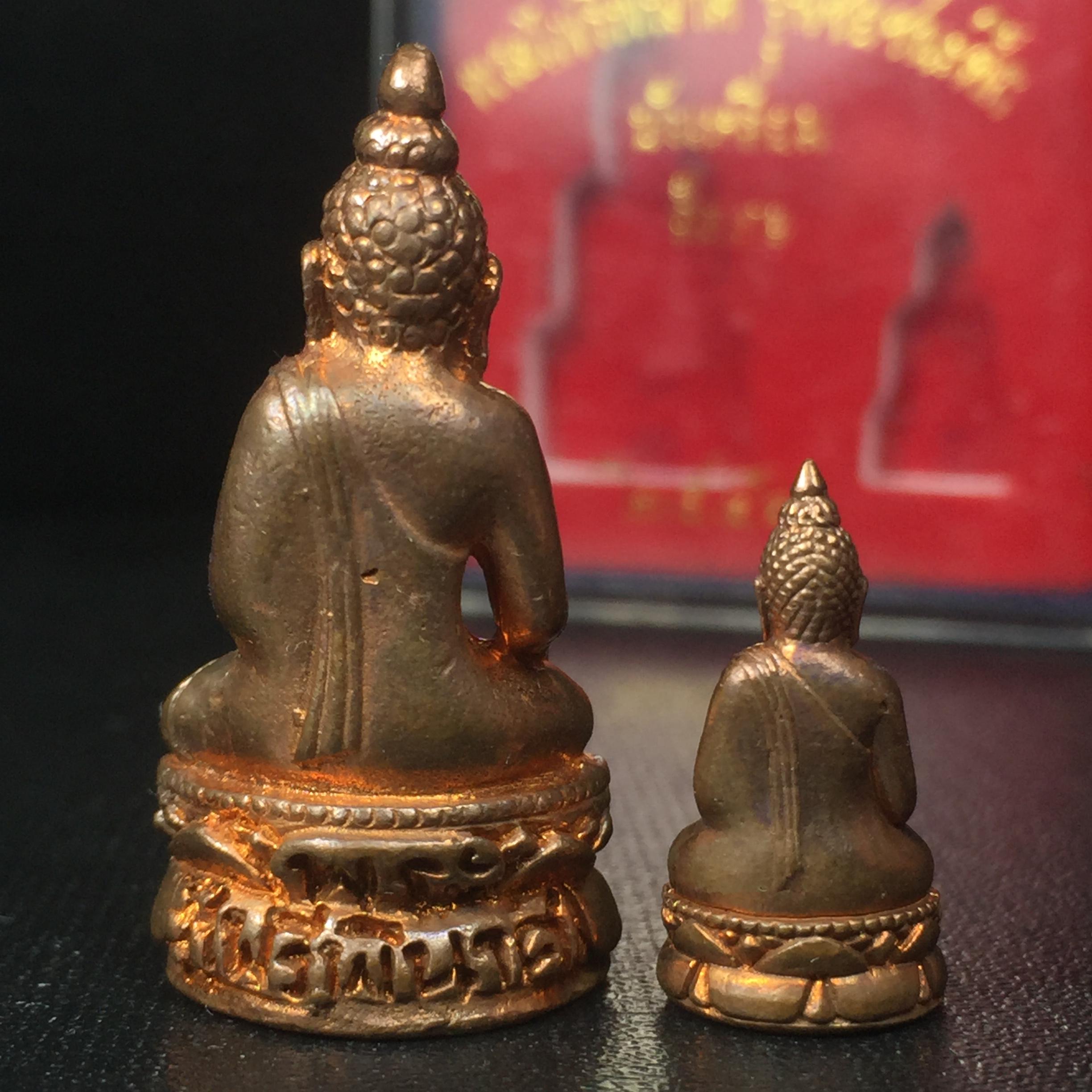 พระไพรีพินาศ วัดบวรนิเวศวิหาร รุ่นชัยชนะศึก ปี2546 พิมพ์บัวเหลี่ยม เนื้อสัตตโลหะ หมายเลข 596(สภาพสวยพร้อมกล่องบรรจุเดิมครบสมบูรณ์)(พระดี พิธีใหญ่ มวลสารเด่น รุ่นนิยม)