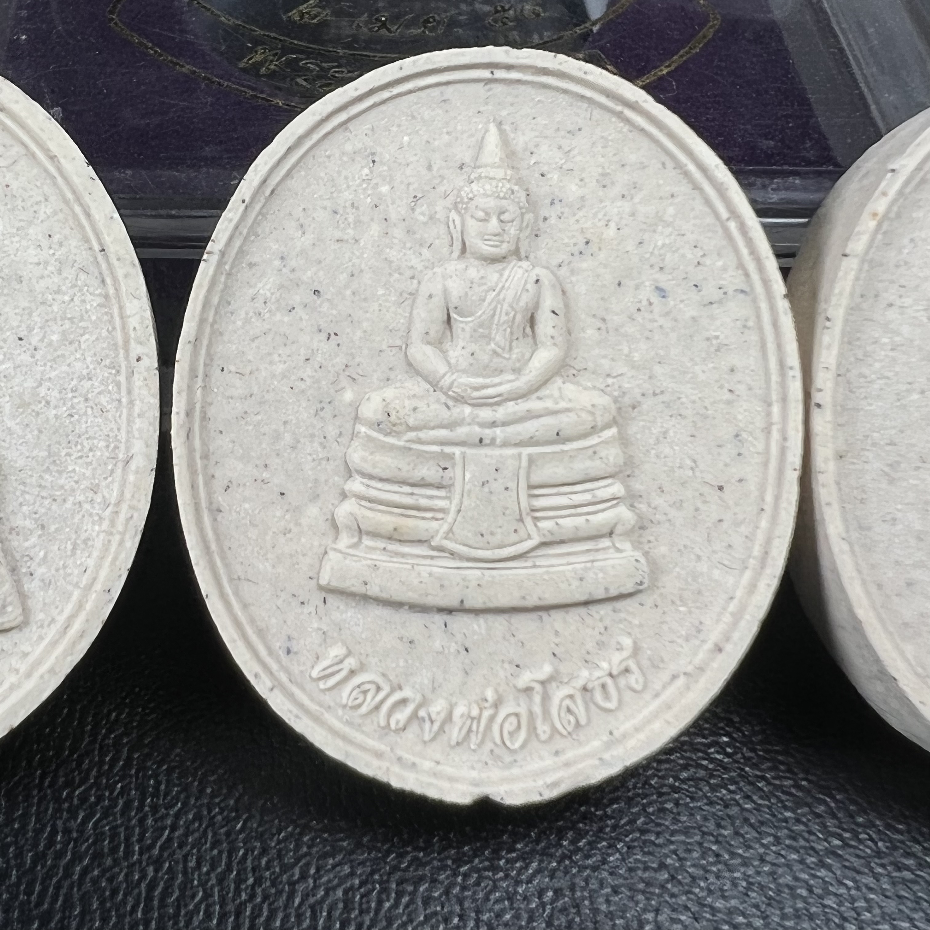 พระเบญจพุทธปาฏิหาริย์ สธ. รุ่น “พระเทพรักษา” ปี 2554 ชุดเนื้อผง ขนาด 2.5 ซม.(ครบชุด 5 องค์) พร้อมกล่องบรรจุเดิมครบสมบูรณ์(พิธีใหญ่ มหาพุทธาภิเษก 5 วัด 5 พิธี)