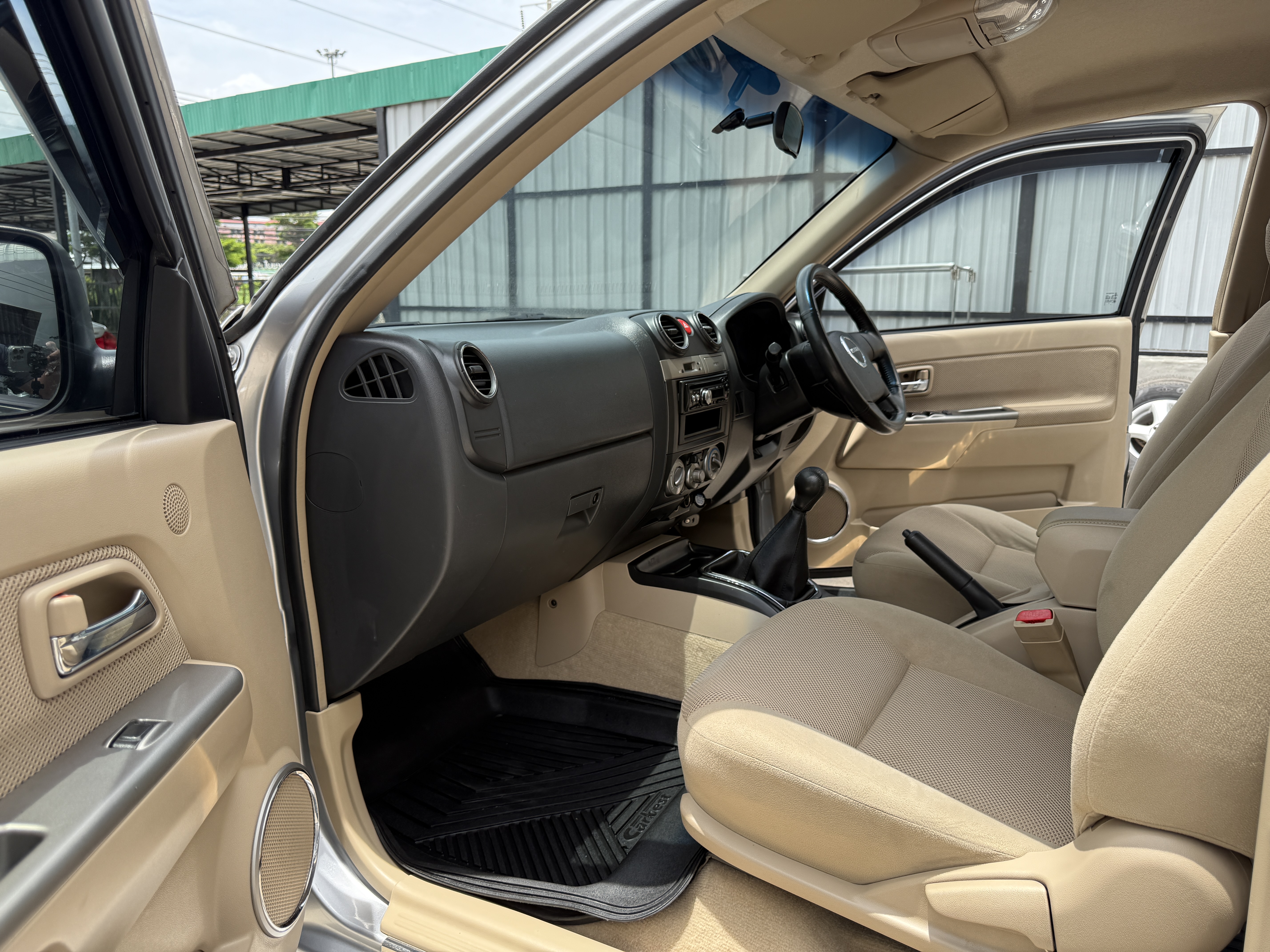 Isuzu Dmax 4ประตู Hilander 2.5 Abs 2010 เงิน