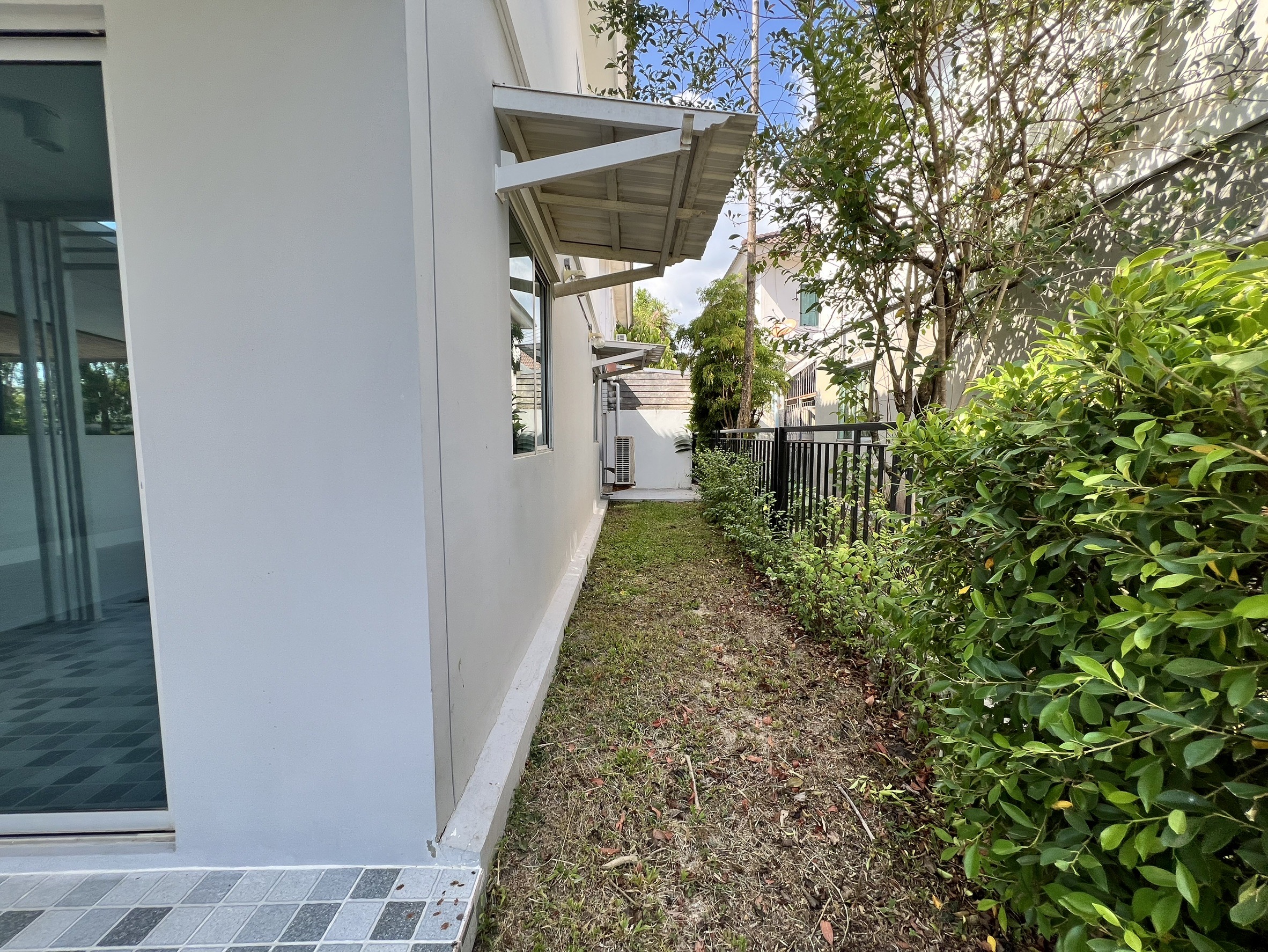 For Sales : Thalang, 2-story semi-detached house, 3 Bedrooms, 2 Bathrooms.