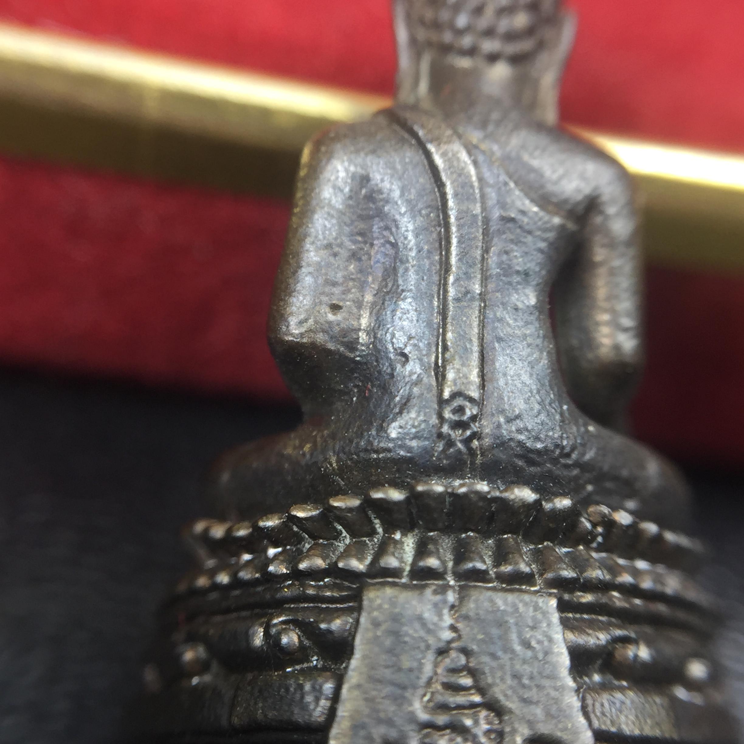 พระกริ่งพระพุทธชินสีห์ ภปร ทันโตเสฏโฐ ปี 2533 เนื้อนวโลหะ (วัตถุมงคลหนึ่งเดียวที่บรรจุพระทนต์(ฟัน)ในหลวงรัชกาลที่9 พระราชทานให้จัดสร้าง)(1ใน1999องค์)