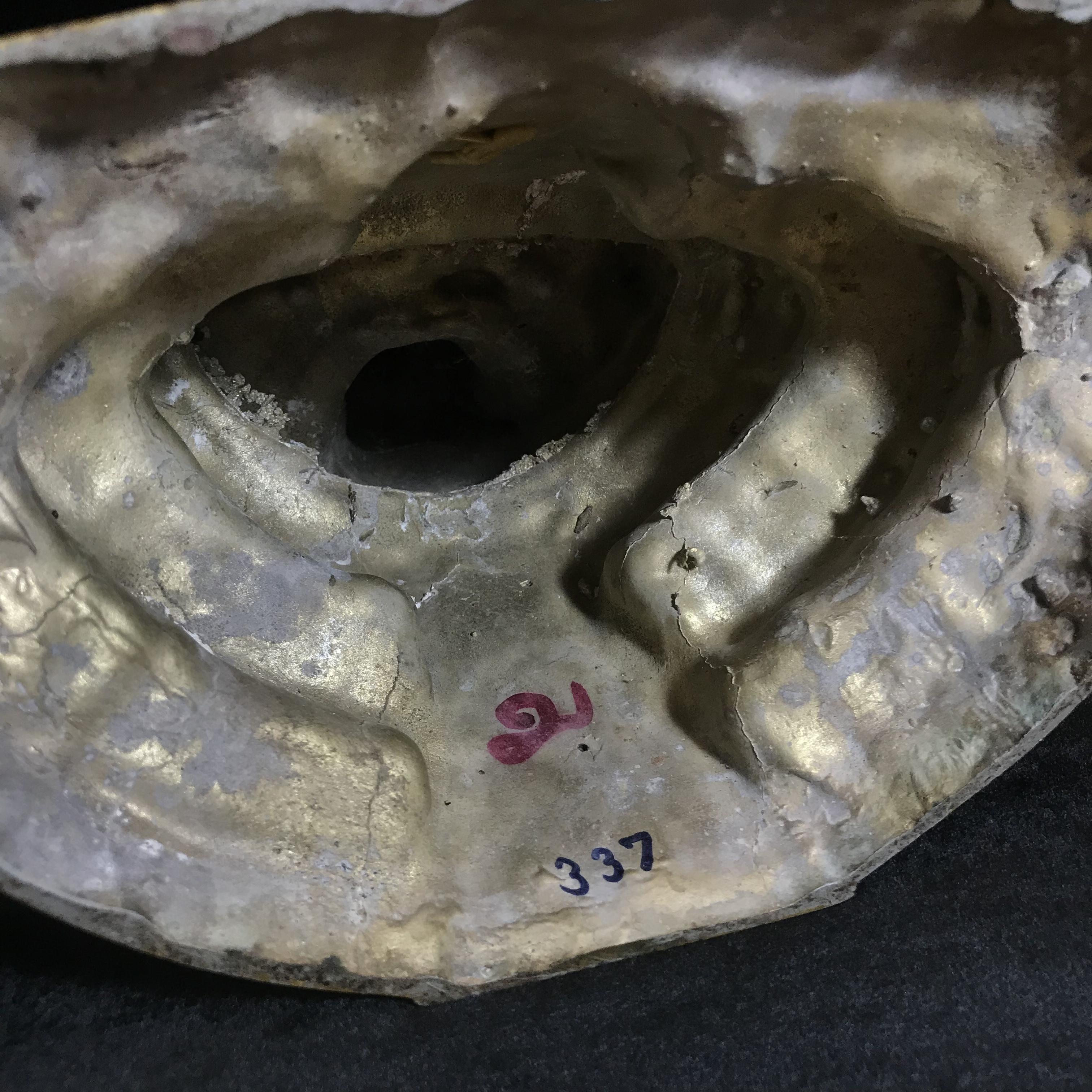 พระพุทธมหามณีรัตนปฏิมากร (จำลอง)พระแก้วมรกต วัดพุทธไทยถาวรวนาราม นครนิวยอร์ก ตรา ภปร. 6รอบ 72พรรษา ในหลวงรัชกาลที่9 ปี2542 ขนาดบูชาหน้าตัก 5นิ้ว หล่อเนื้อโลหะ(ในหลวงรัชกาลที่9 เสด็จเจิมพระสุหร่าย)(1ใน999องค์)