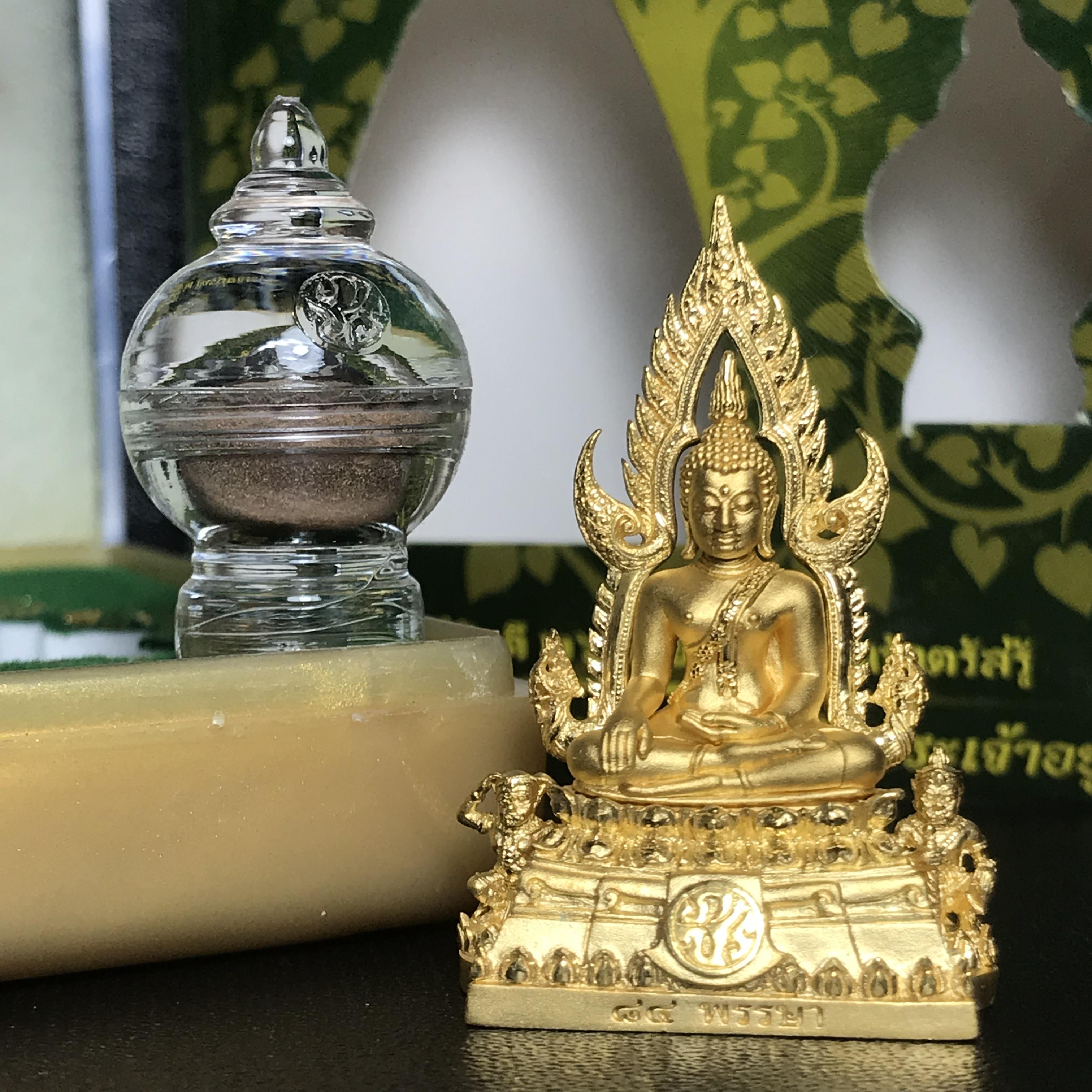 พระพุทธชินราช(จำลอง) ภปร. 84 พรรษา เนื้อทองคำ พิมพ์กลางขนาดหน้าตัก 1/2 นิ้ว(1ใน1000องค์) )(พระราชทานมวลสาร จิตรลดาและเส้นพระเจ้า(เส้นผม)รัชกาลที่9)