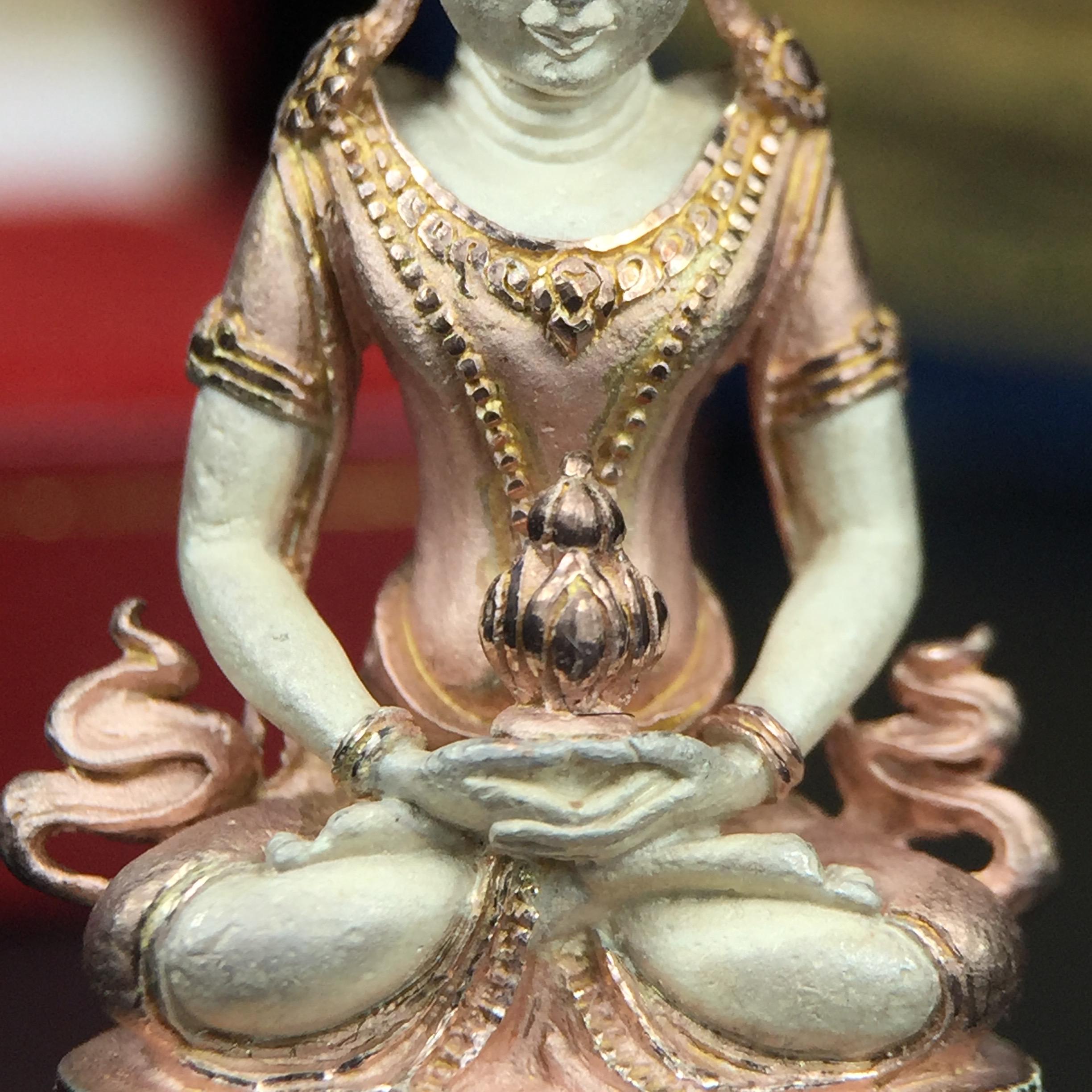 พระกริ่งอวโลกิเตศวร ( เจ้าแม่กวนอิม ) วัดโพธิ์แมนคุณาราม เนื้อเงิน 3 กษัตริย์ พ่นทราย รุ่นอุดมโภคทรัพย์ พ.ศ.2539(พร้อมกล่องบรรจุการ์ดใบรับรองเดิมครบ) (อีกหนึ่งรุ่นยอดนิยม พุทธศิลป์สวยงดงาม)