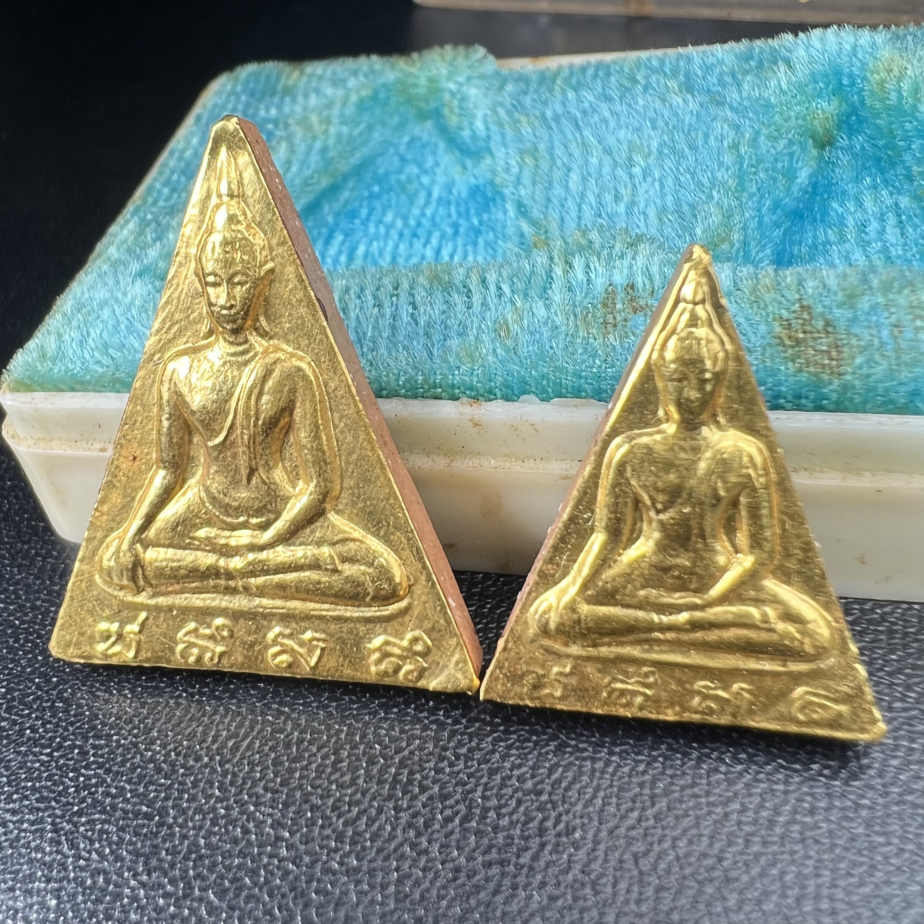 พระสมเด็จนางพญา สก. วัดบวรนิเวศวิหาร ปี2519 ชุดพิเศษกรรมการ หน้ากากทองคำ พิมพ์ใหญ่-เล็กกล่องบรรจุเดิม(ในหลวงรัชกาลที่9และสมเด็จพระราชินี เสด็จร่วมในพิธี)(พิธีใหญ่)(มวลสารดี)(พบเจอและหายากที่สุดในรุ่น)