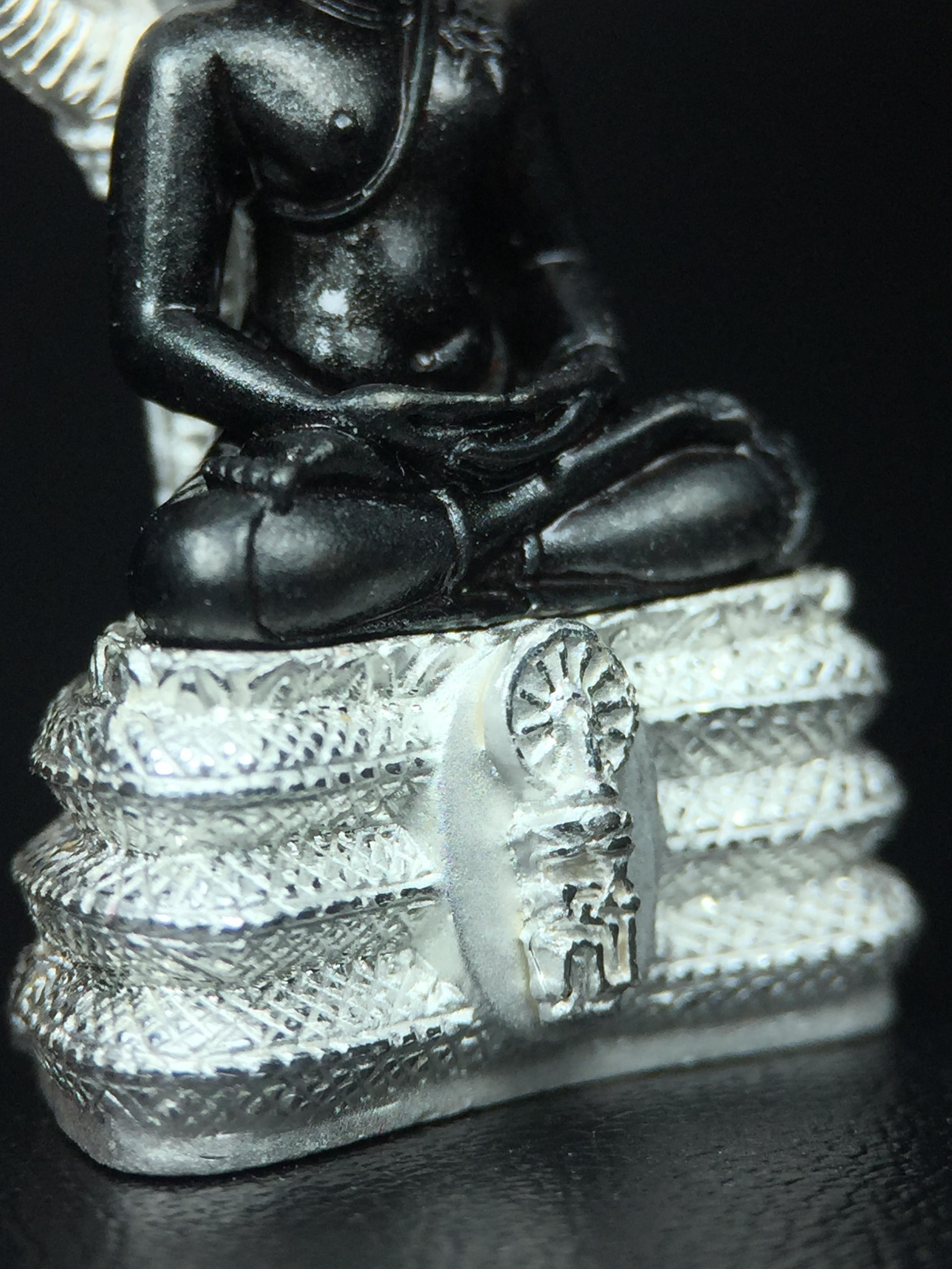 พระนาคปรก สธ. รุ่นสร้างพระอุโบสถเฉลิมพระเกียรติ 4 รอบ 84 พรรษา สมเด็จพระเทพรัตนราชสุดาฯ วัดบวรนิเวศวิหาร ปี 2543 พิมพ์ใหญ่ องค์พระเนื้อนวโลหะ ฐานนาคปรกเนื้อเงิน(สภาพ สวย )พิธีใหญ่ พุทธศิลป์งดงาม หายาก (1 ใน 1999 องค์)