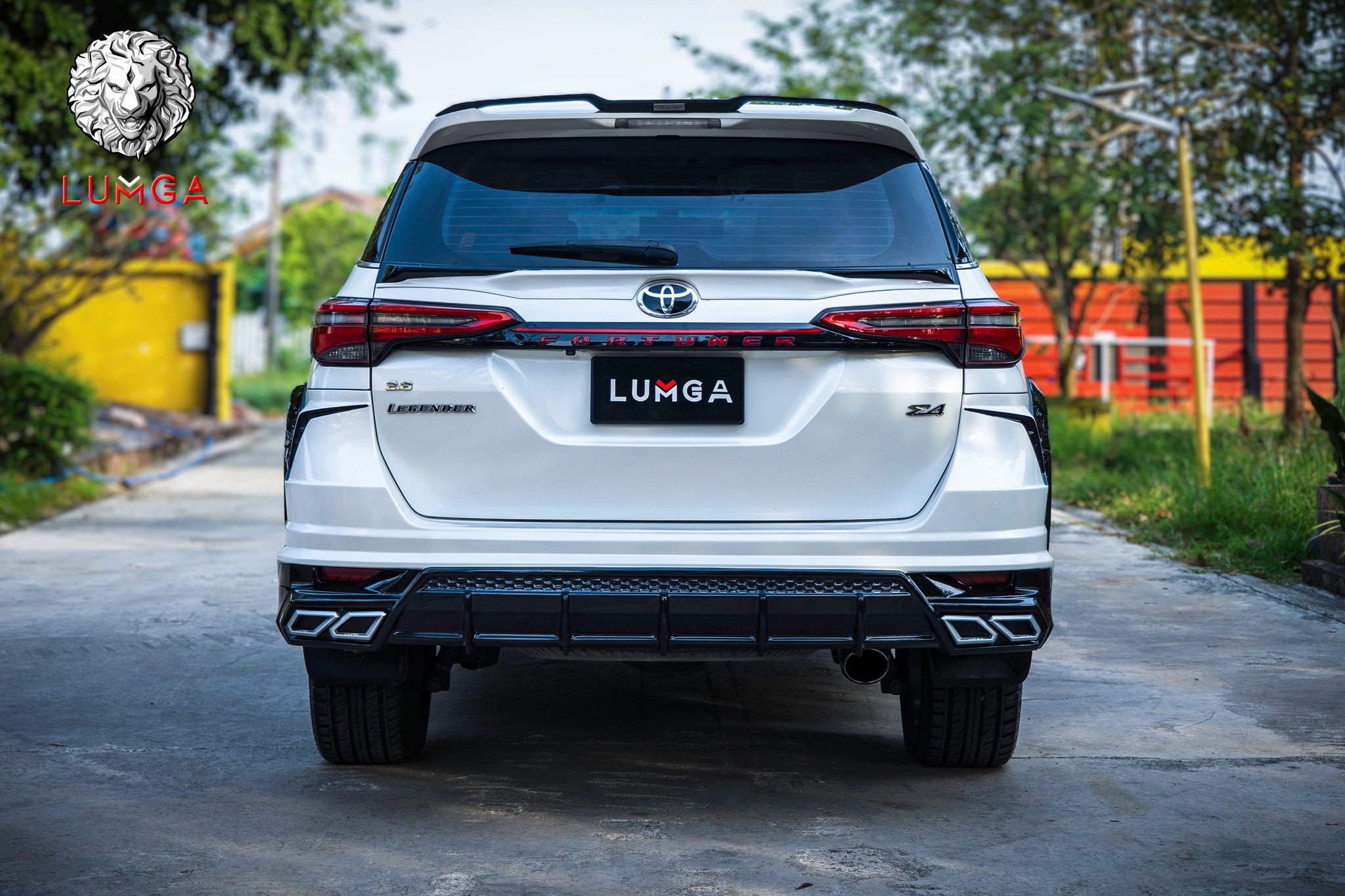 ชุดแต่งสเกิร์ตรอบคัน Toyota Fortuner 2015 - รุ่นปี ปัจจุบัน โดย Lumga (ลัมกา) bodykits