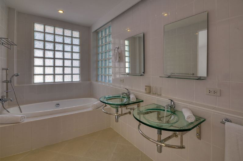 For Sales : Thalang, 5 Luxury Private Pool Villa , 23 bedrooms 17 bathrooms. 1,550 SQ.M.