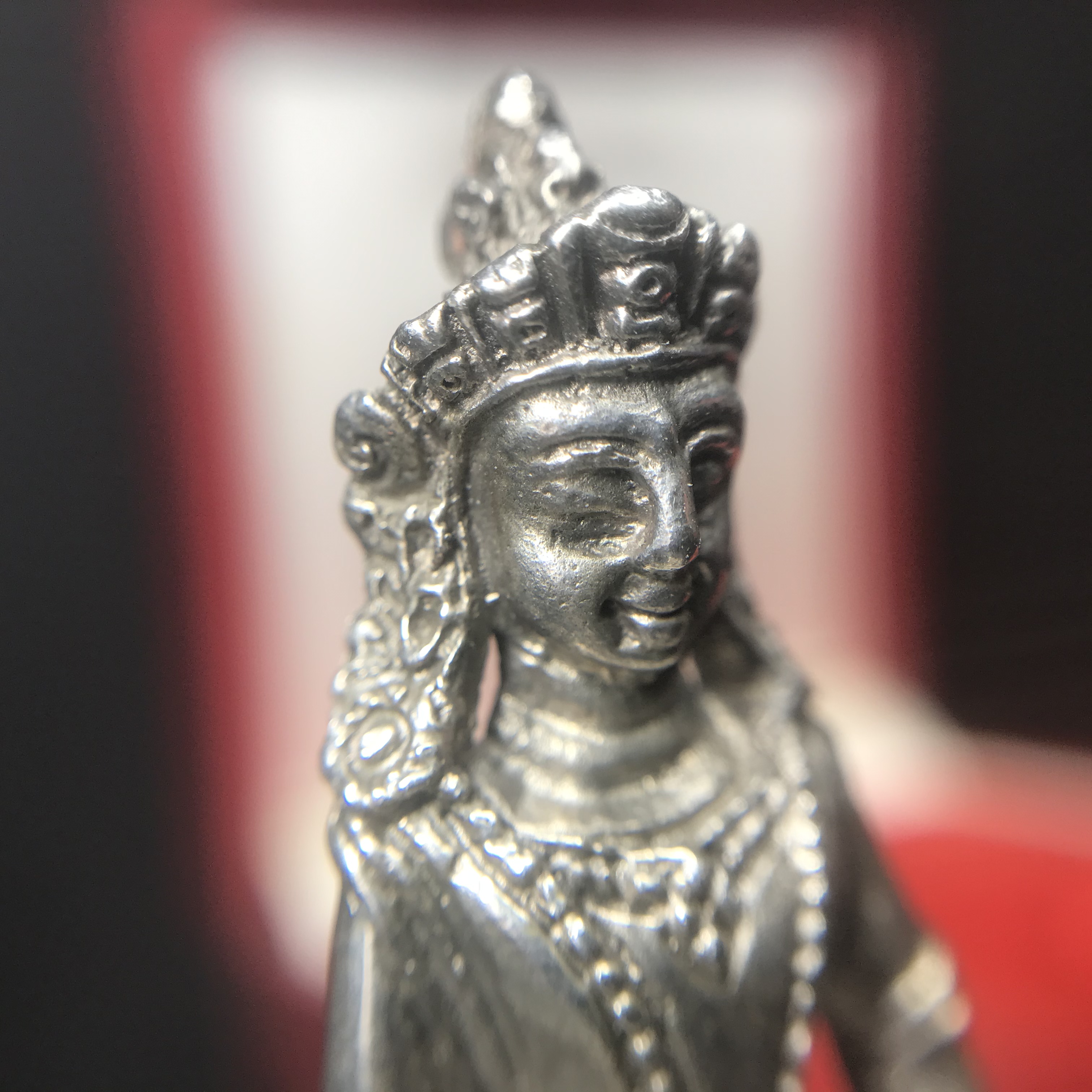 พระอวโลกิเตศวร (เจ้าแม่กวนอิม) วัดบวรนิเวศวิหาร ปี 2538 เนื้อเงินขัดเงา อุดผงจิตรลดา เกศาสมเด็จพระสังฆราช วัดบวรนิเวศวิหาร(พบเจอน้อยหายาก)