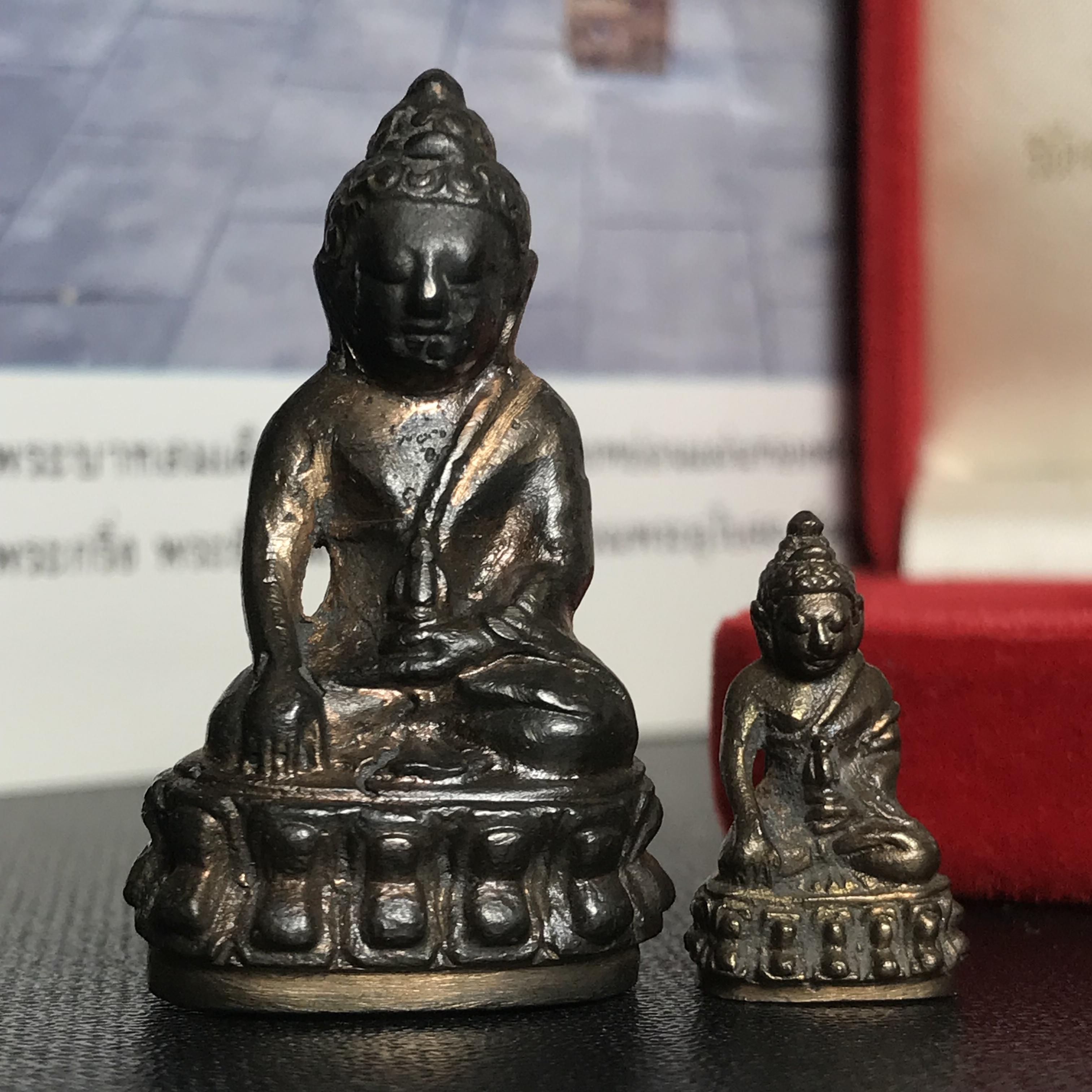 พระกริ่ง-พระชัยวัฒน์ ปวเรศ ปี2530 วัดบวรนิเวศราชวรวิหาร(ในหลวง ร.9 เสด็จเททอง)(บรรจุเส้นเกศาในหลวงรัชกาลที่9)พร้อมสูจิบัตรเดิมตอนจัดสร้าง