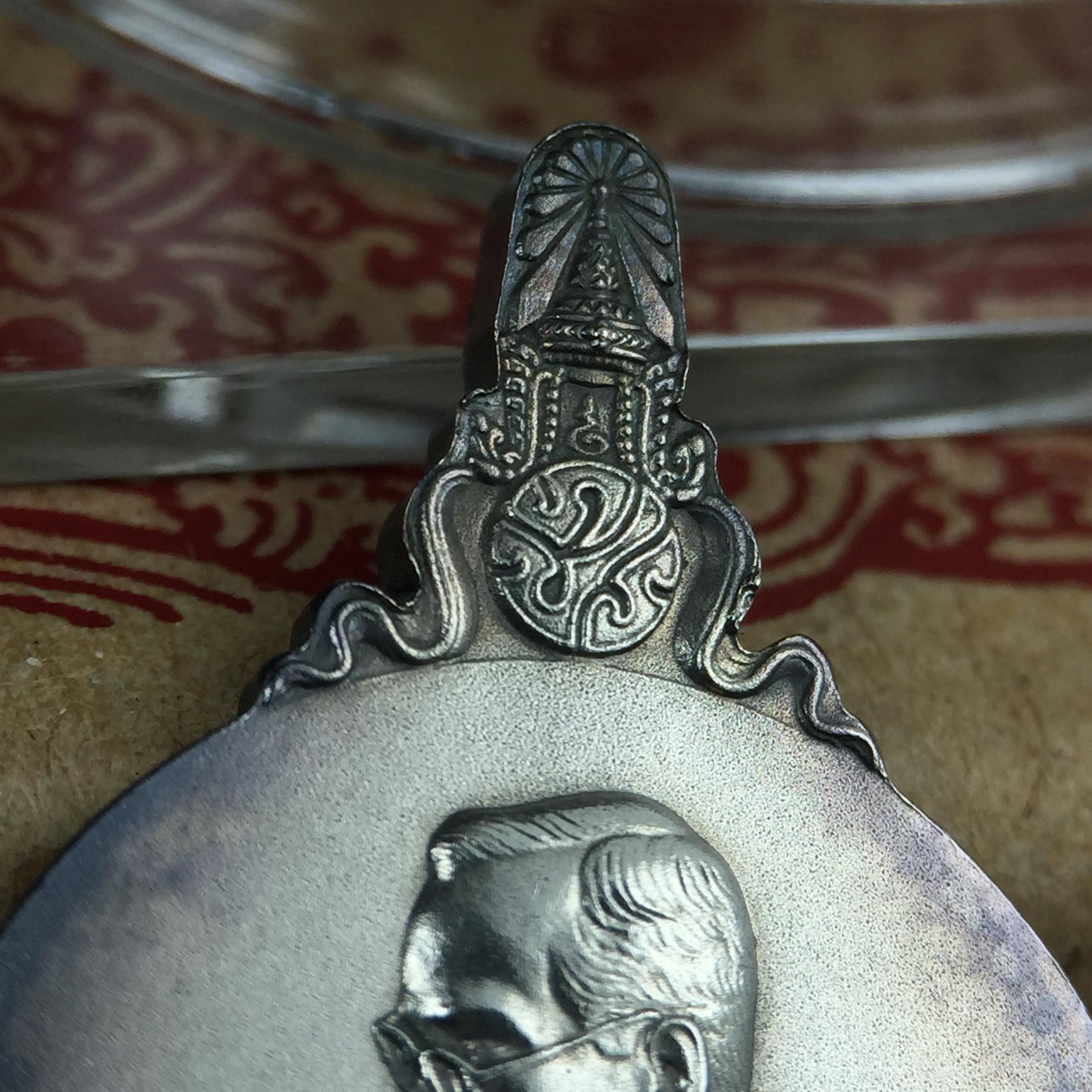 เหรียญพระมหาชนก ปี2542 พิมพ์เล็ก เนื้อเงินผิวเดิมสีรุ้งธรรมชาติแบบนิยม พร้อมหนังสือสภาพสวยครบชุด(เหรียญแห่งความเพียร)