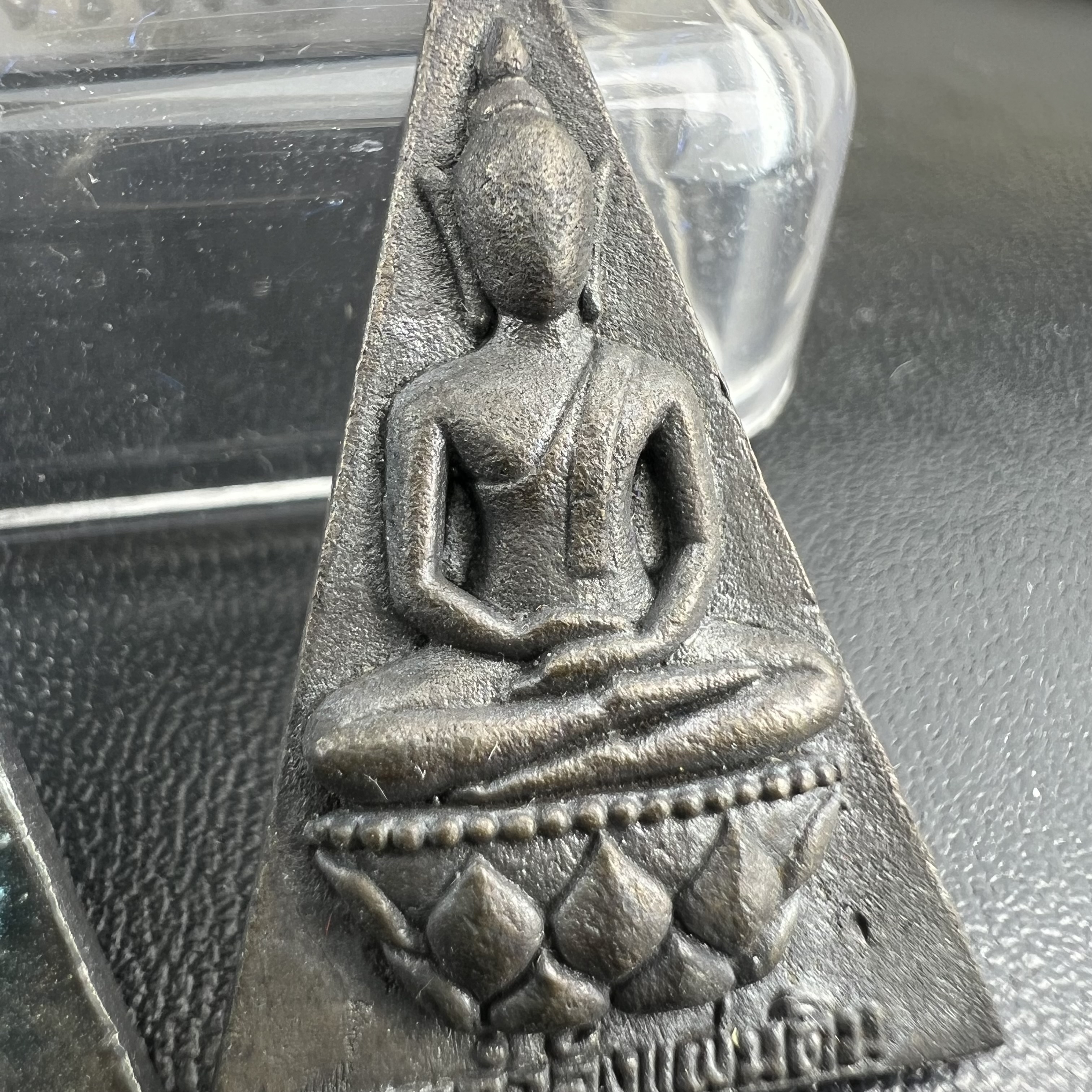 พระกำลังแผ่นดิน (สมเด็จจิตรลดา2) จัดสร้างเฉลิมพระเกียรติ ร.9 ครองราชย์ 50 ปี 2539 เนื้อเงิน(ผิวเดิมกลับดำ รุ้งๆสวย)+เนื้อนวโลหะ(สร้างน้อยหายาก)พร้อมกล่องบรรจุเดิมครบสมบูรณ์(1ใน2539องค์)