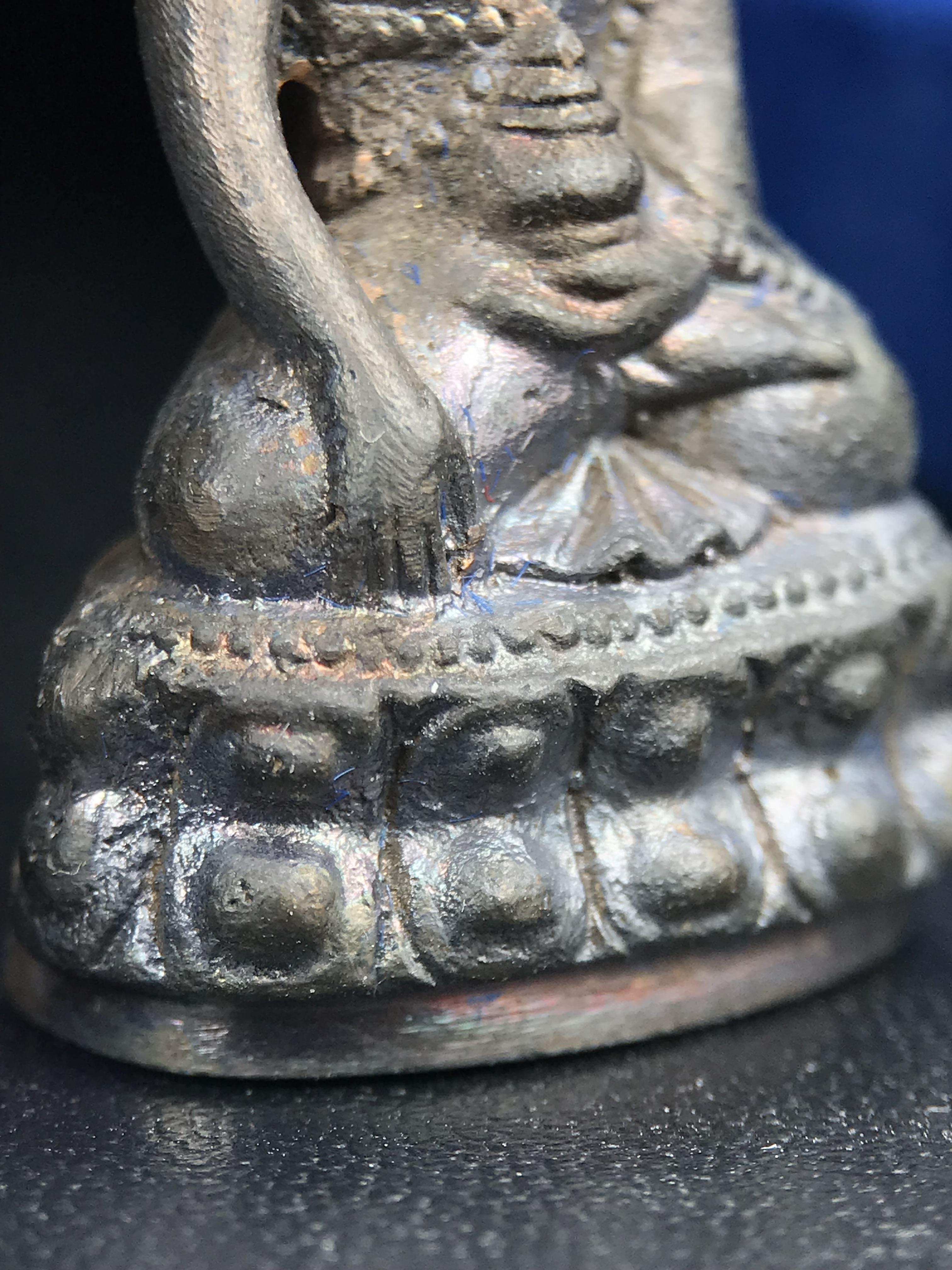 พระกริ่ง-พระชัยวัฒน์ สว. 90 พรรษาสมเด็จย่า ปี2533 เนื้อนวโลหะ(แก่ทองคำผสมทองคำเยอะมากรุ่นนี้)(ในหลวงรัชกาลที่9เสด็จในพิธี)(หล่อแบบโบราณอุดมวลสาร 108 แบบฉบับพระกริ่งใหญ่สายวัดสุทัศน์ พระสังฆราช(แพ))(1 ใน 3000 ชุด) หายาก