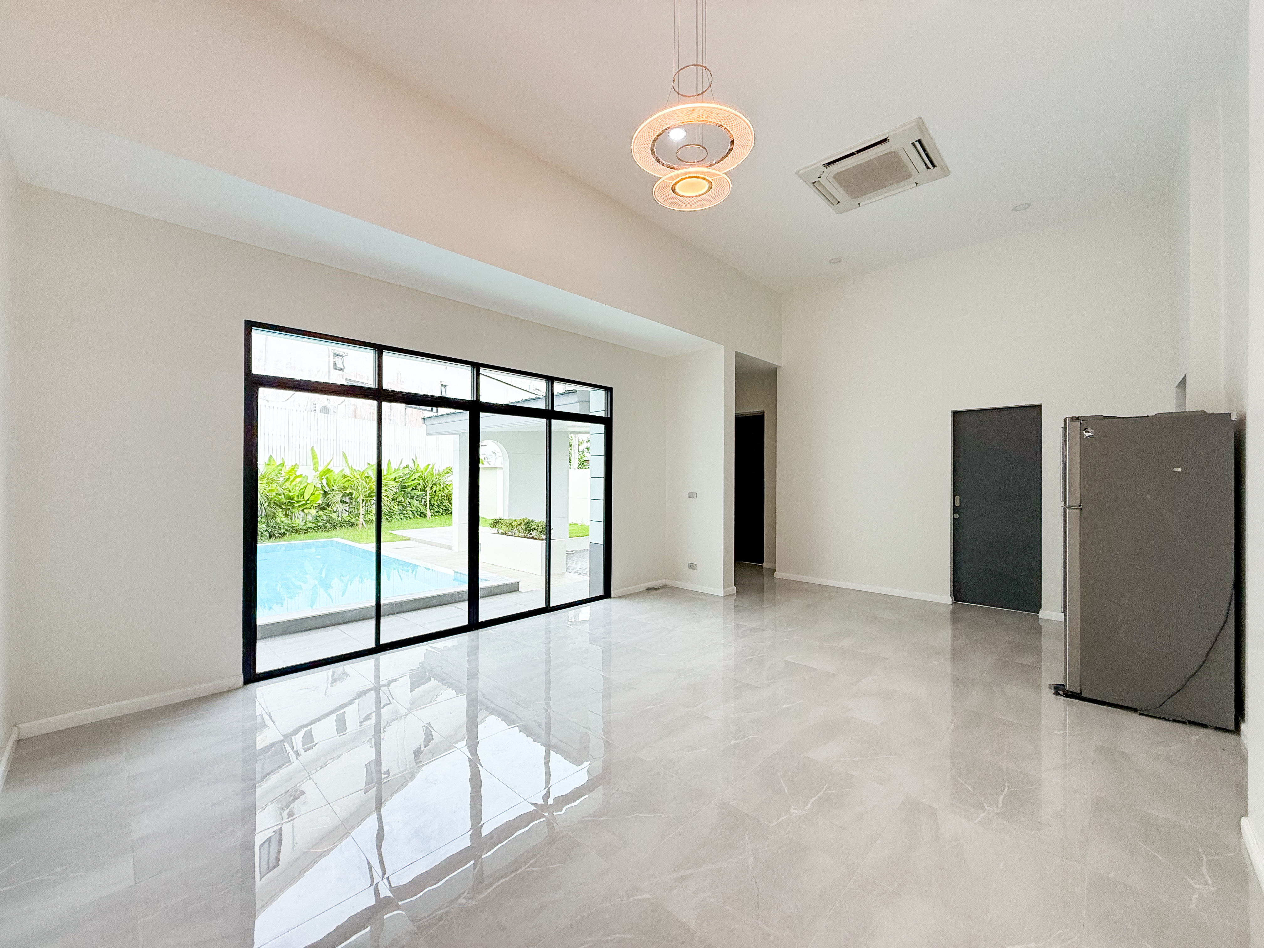 For Sale : Kohkaew, Luxury Pool Villa, 3 Bedrooms 2 Bathrooms