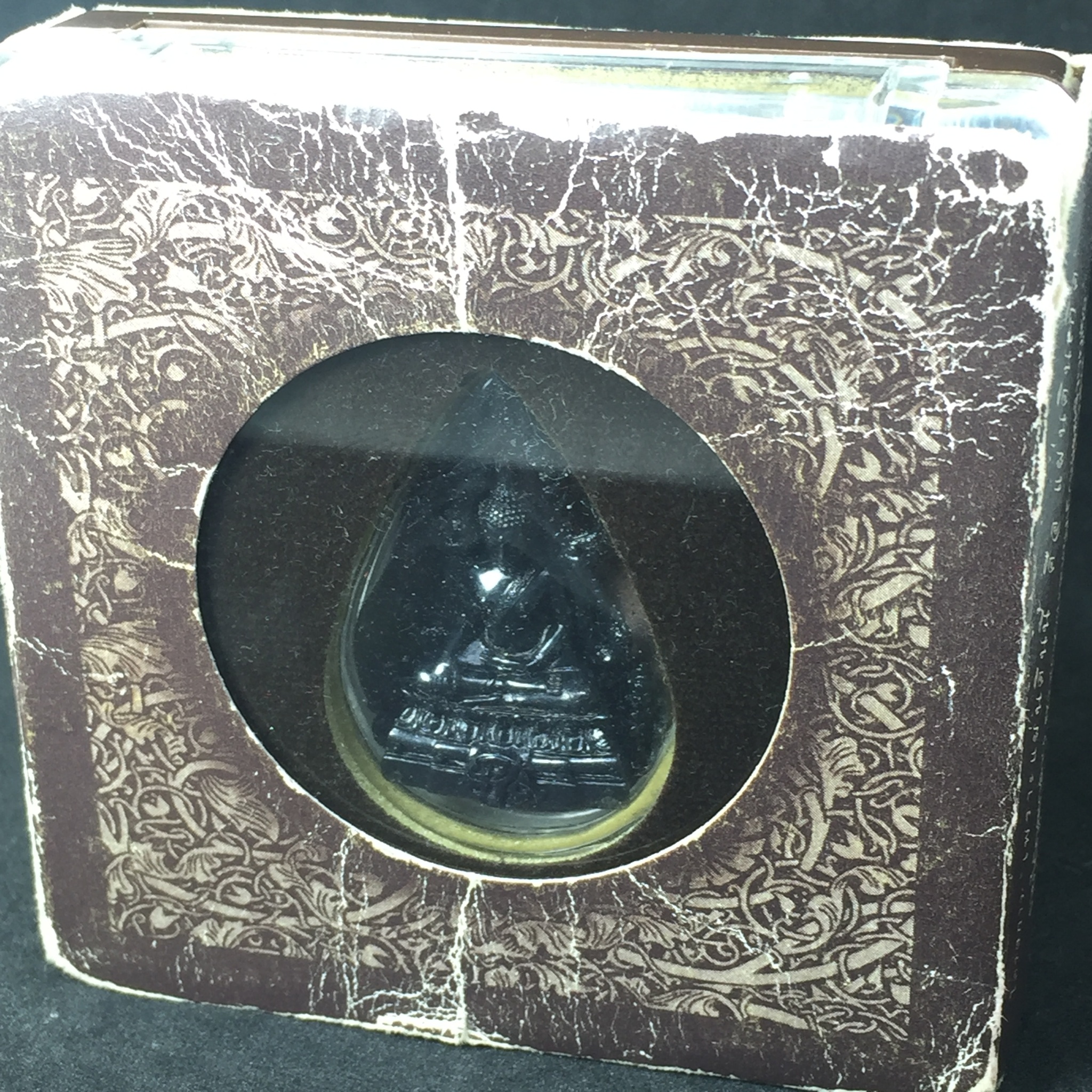 พระพุทธชินราช ลอยองค์ หน้าตัก 1/2 นิ้ว เนื้อเงินรมดำ โครงการ "เพราะแผ่นดินนี้ คือ แผ่นดินเกิด" ปี2548