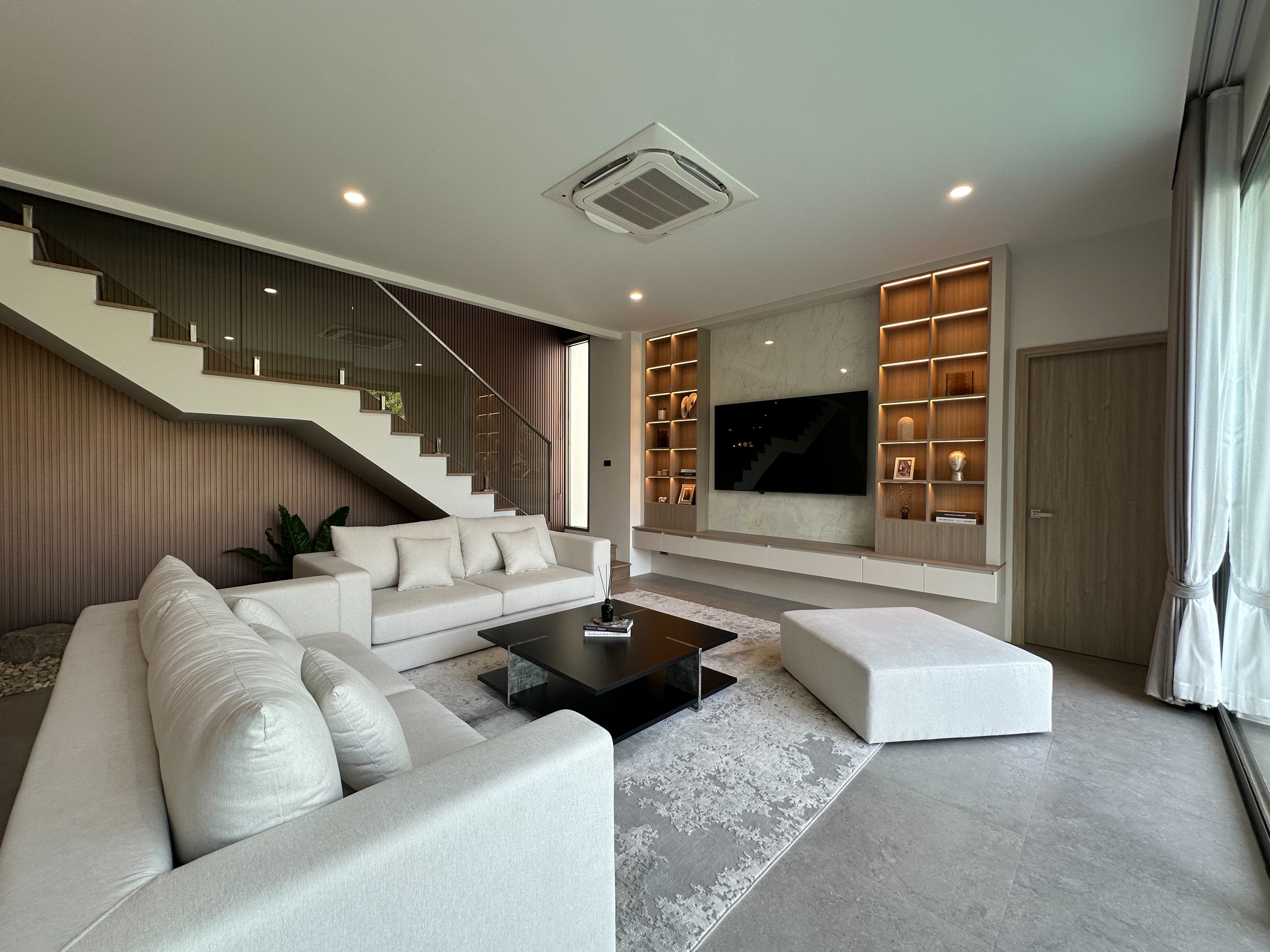 For Sales : Kathu-Patong, Luxury Pool Villa, 4 Bedrooms 4 Bathrooms