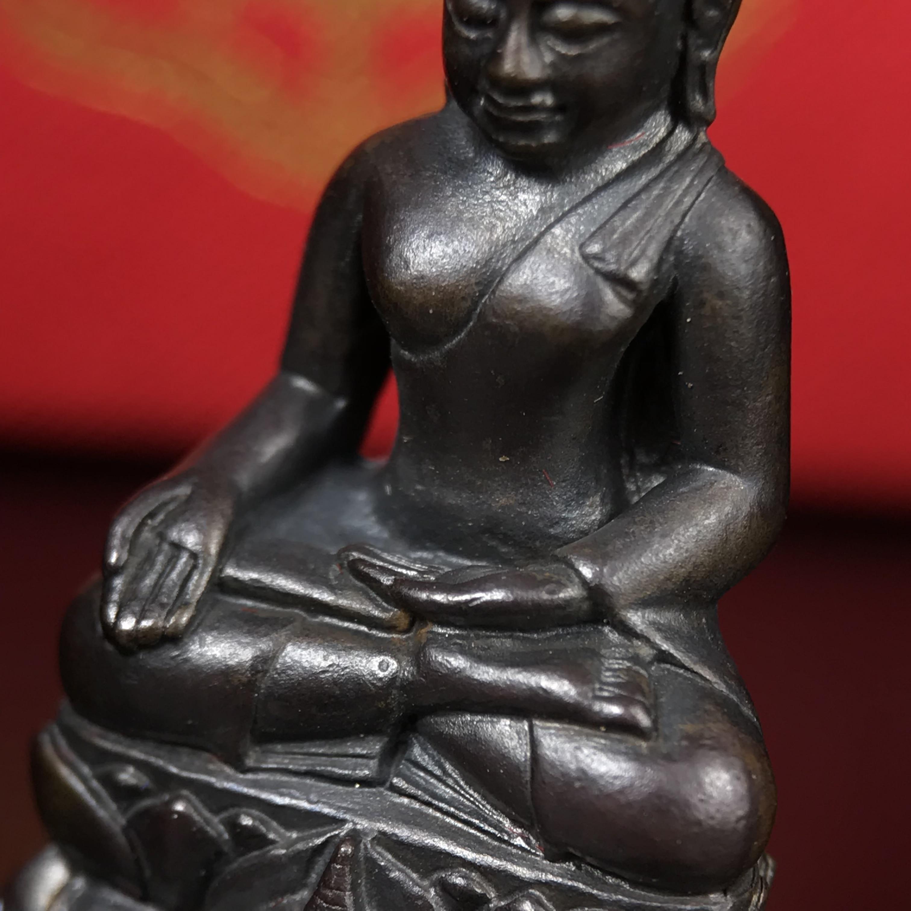 พระกริ่งไพรีพินาศ บรรจุเหล็กไหล ครั้งแรกและครั้งเดียวในประวัติศาสตร์ เฉลิมพระเกียรติ พระบาทสมเด็จพระเจ้าอยู่หัวรัชกาลที่9 พระชนมพรรษา 6 รอบ ปี2542 เนื้อนวโลหะผสมทองคำ(บรรจุเหล็กไหล)ดีนอก-ดีใน พิธีใหญ่ มวลสารเด่น (หายาก)