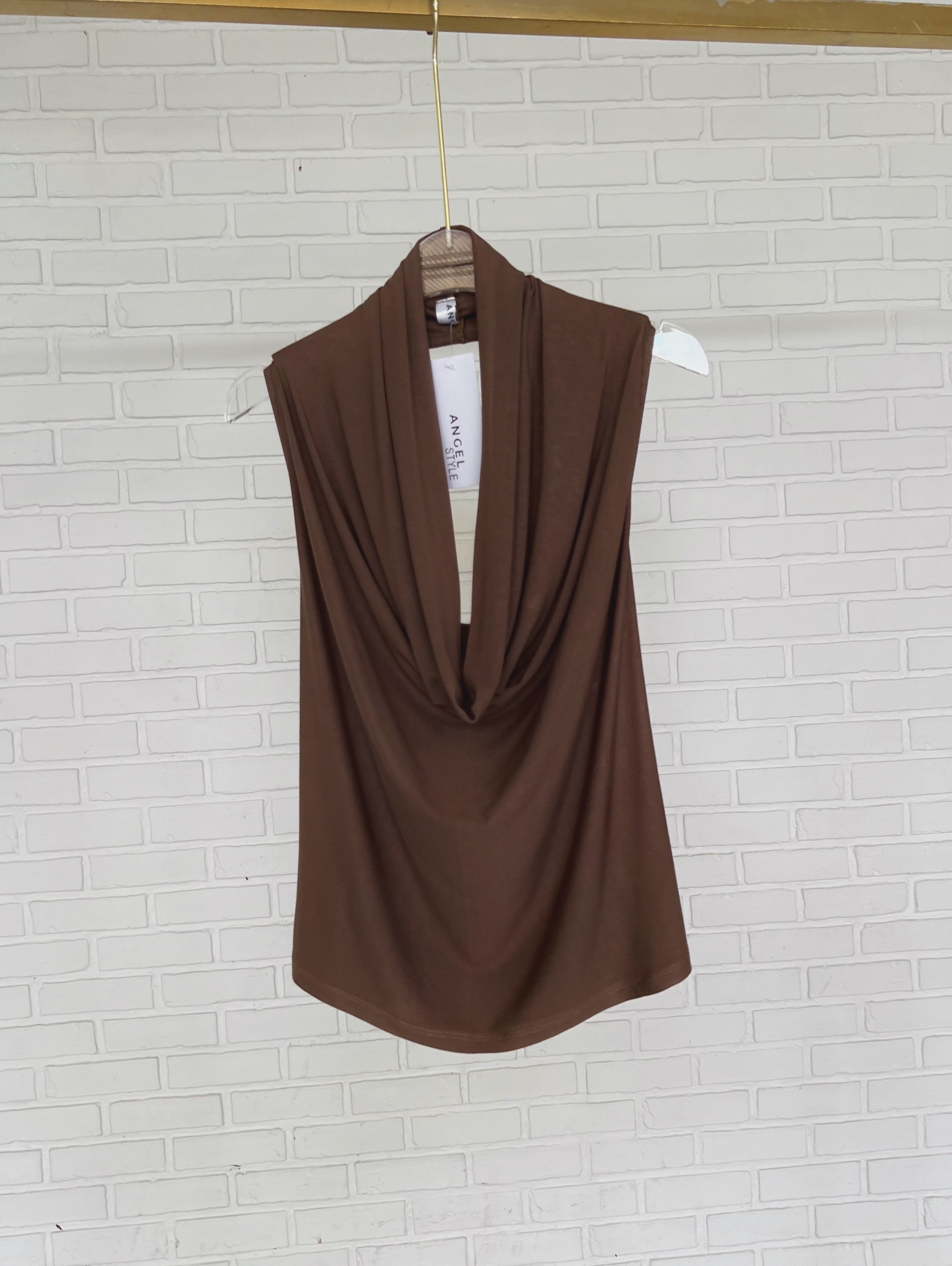 คล้องคอเปิดหลัง